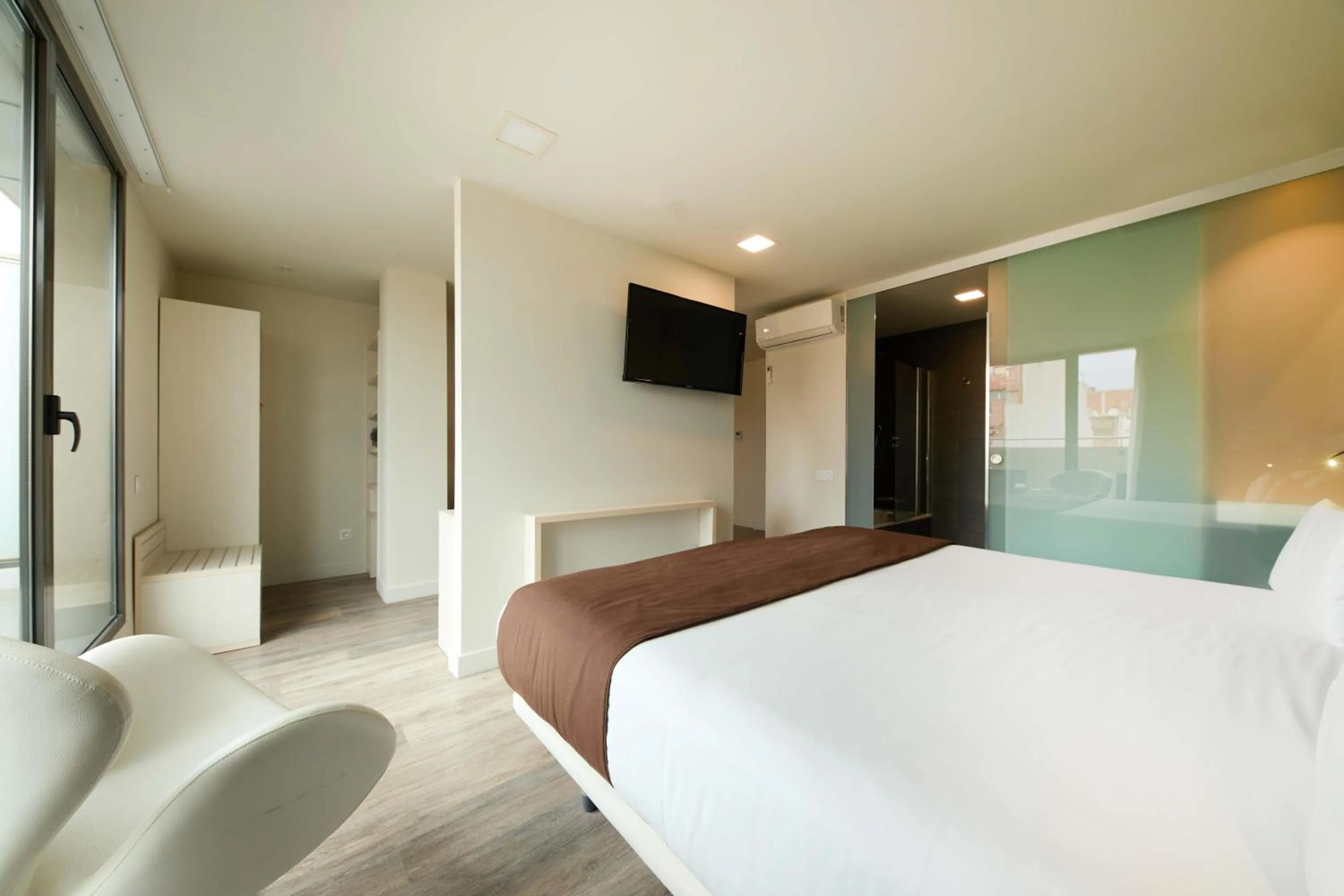 Photo of the whole room, Bed in 1881 Barcelona Rosellón Hotel