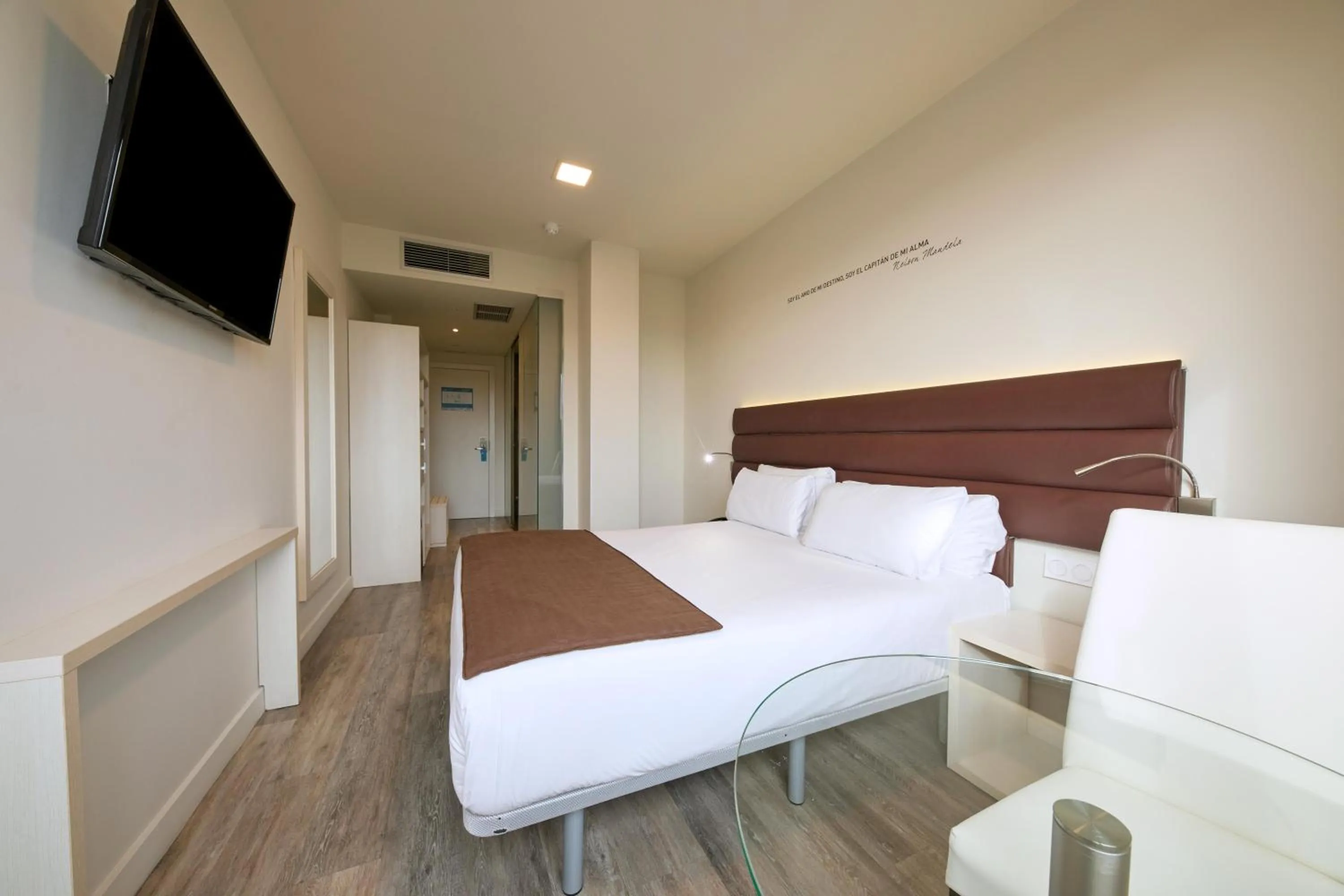 Photo of the whole room, Bed in 1881 Barcelona Rosellón Hotel