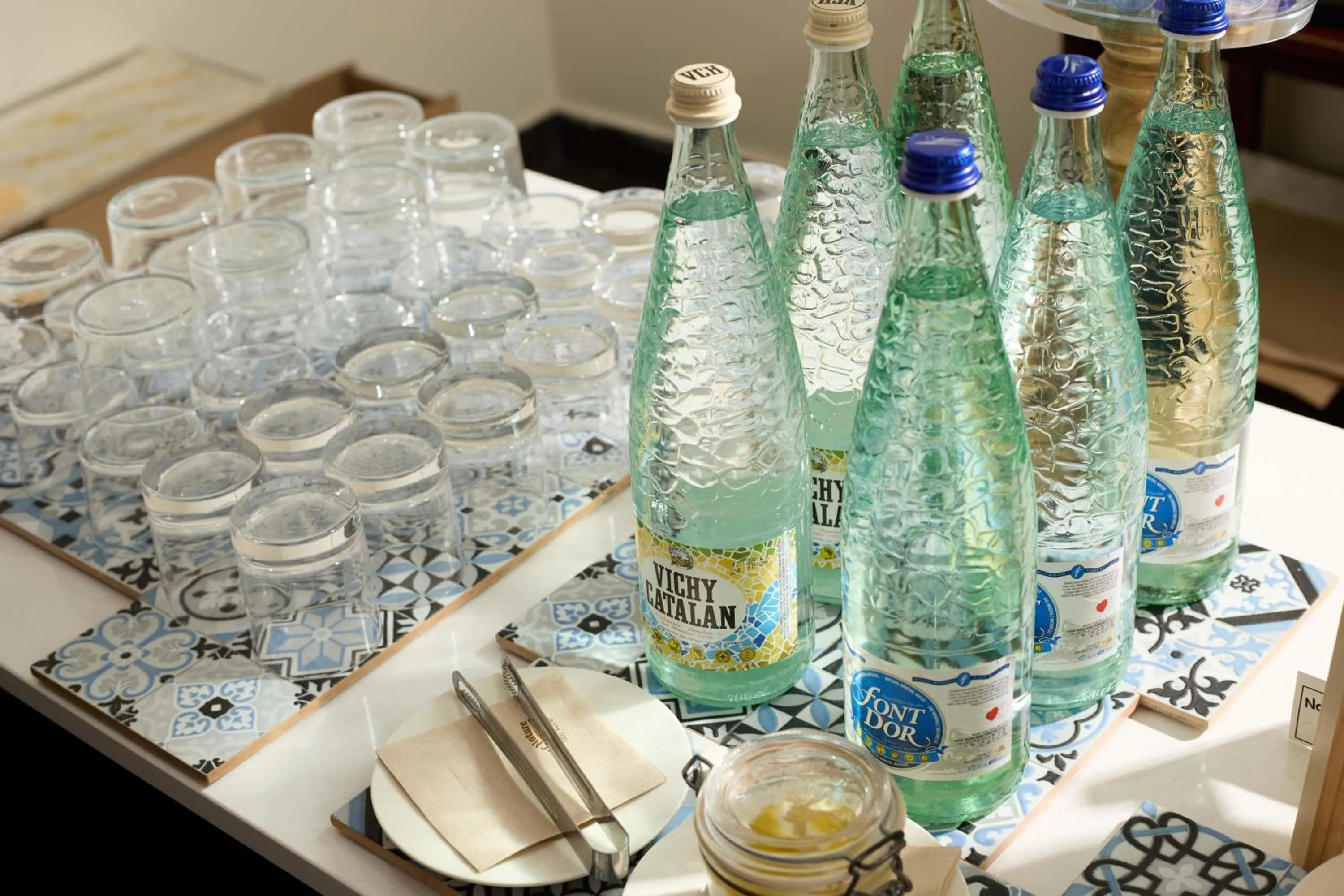 Restaurant/places to eat in 1881 Barcelona Rosellón Hotel