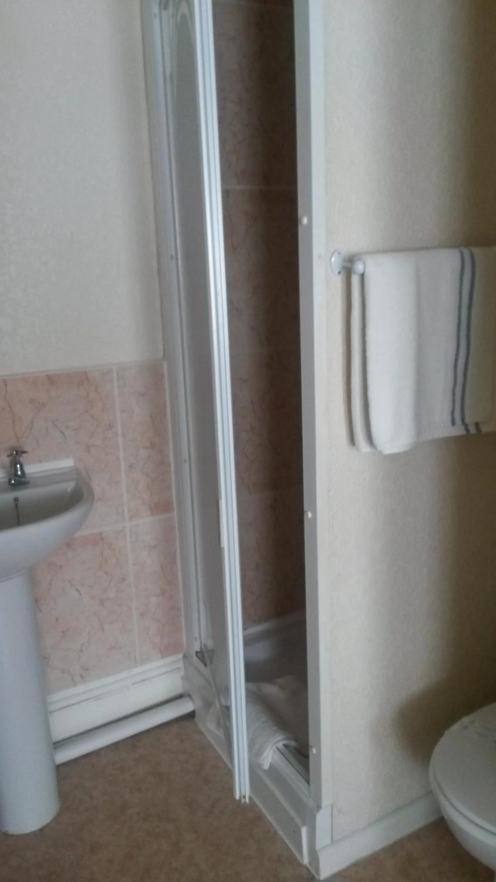 Bathroom in Sharn Bek Hotel