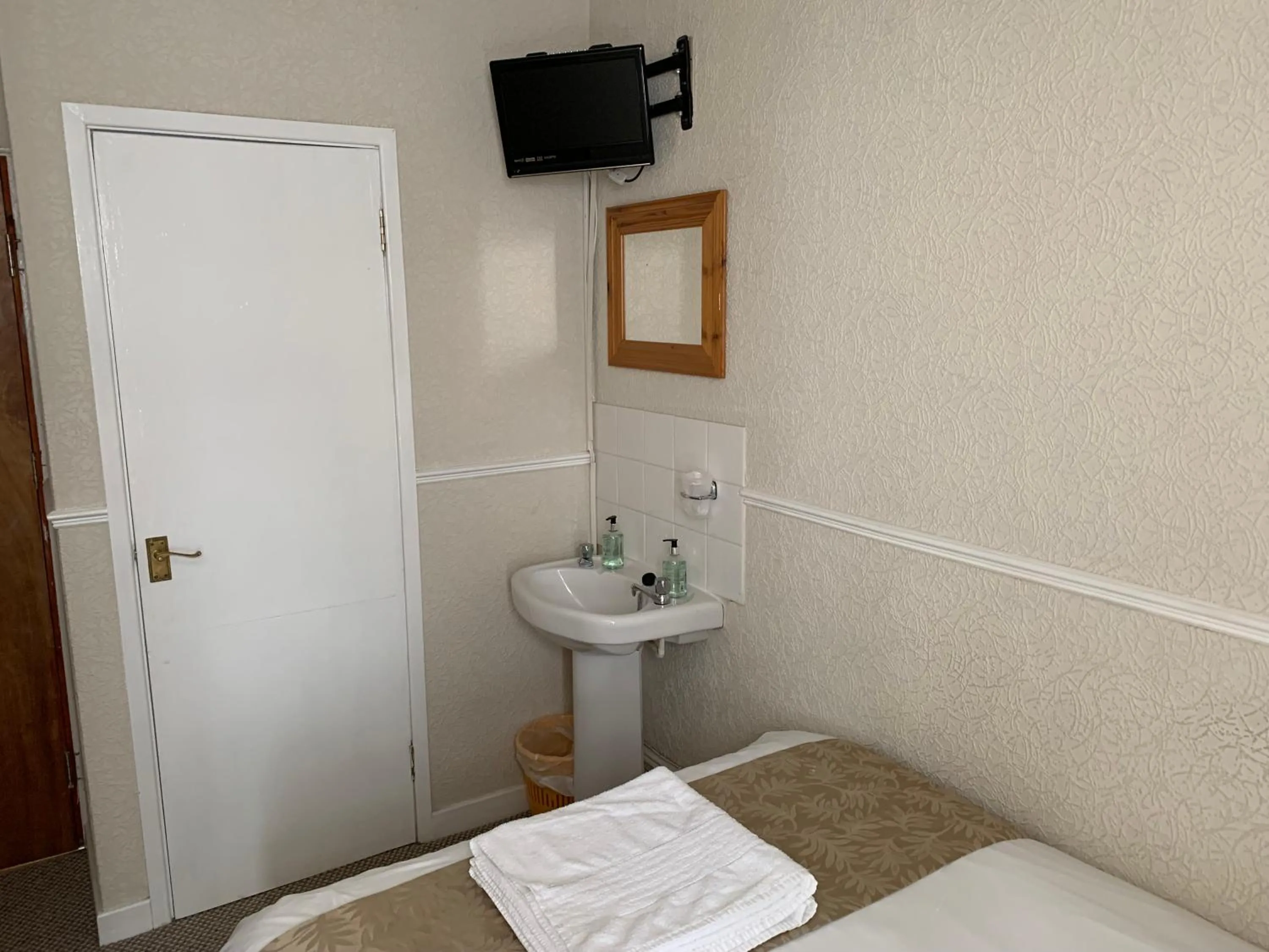 Bed in Sharn Bek Hotel