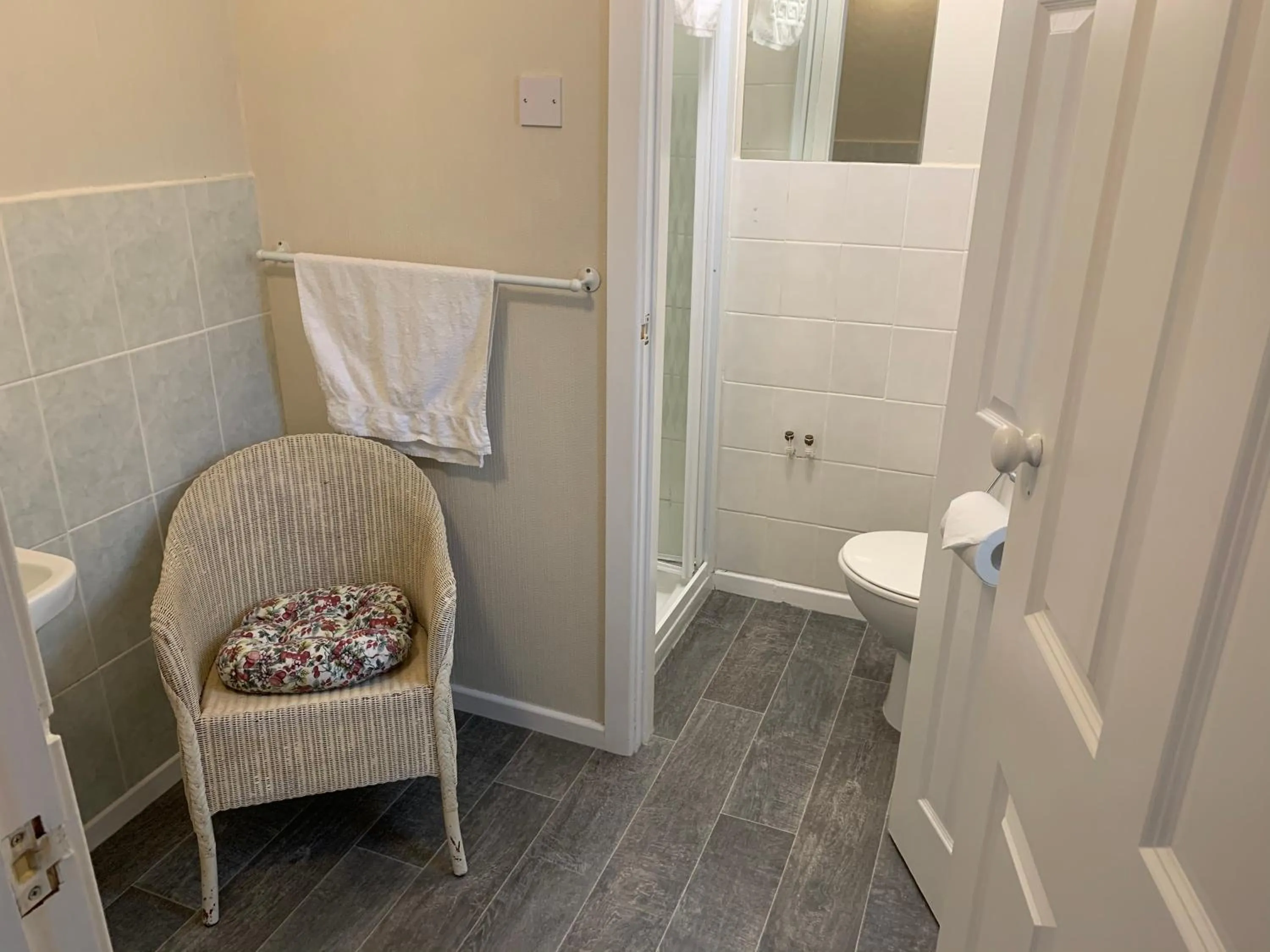 Shower in Sharn Bek Hotel