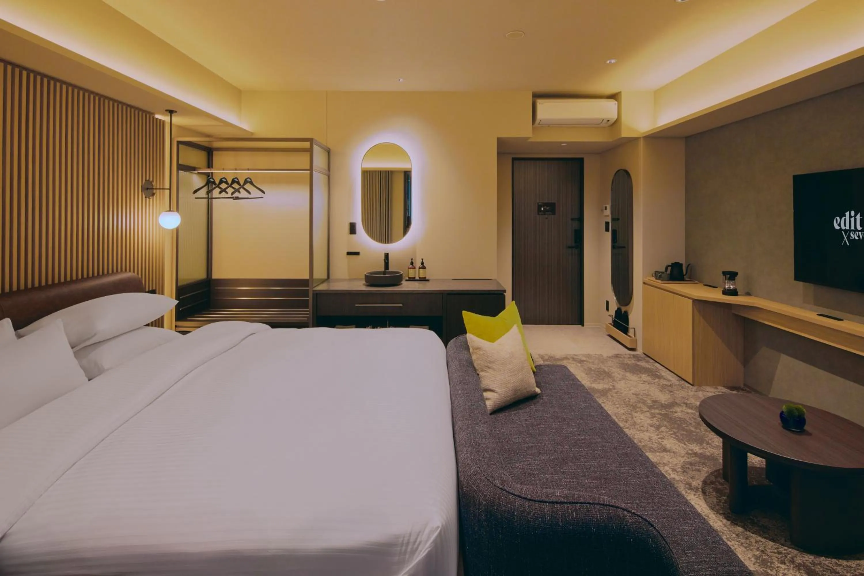 Living room, Bed in edit x seven FUJI GOTEMBA