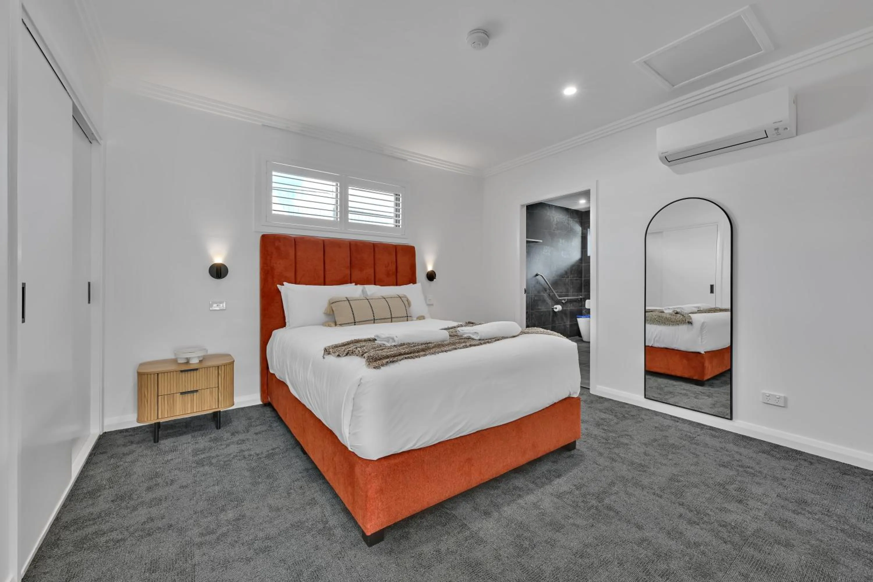 Bedroom, Bed in The Mac