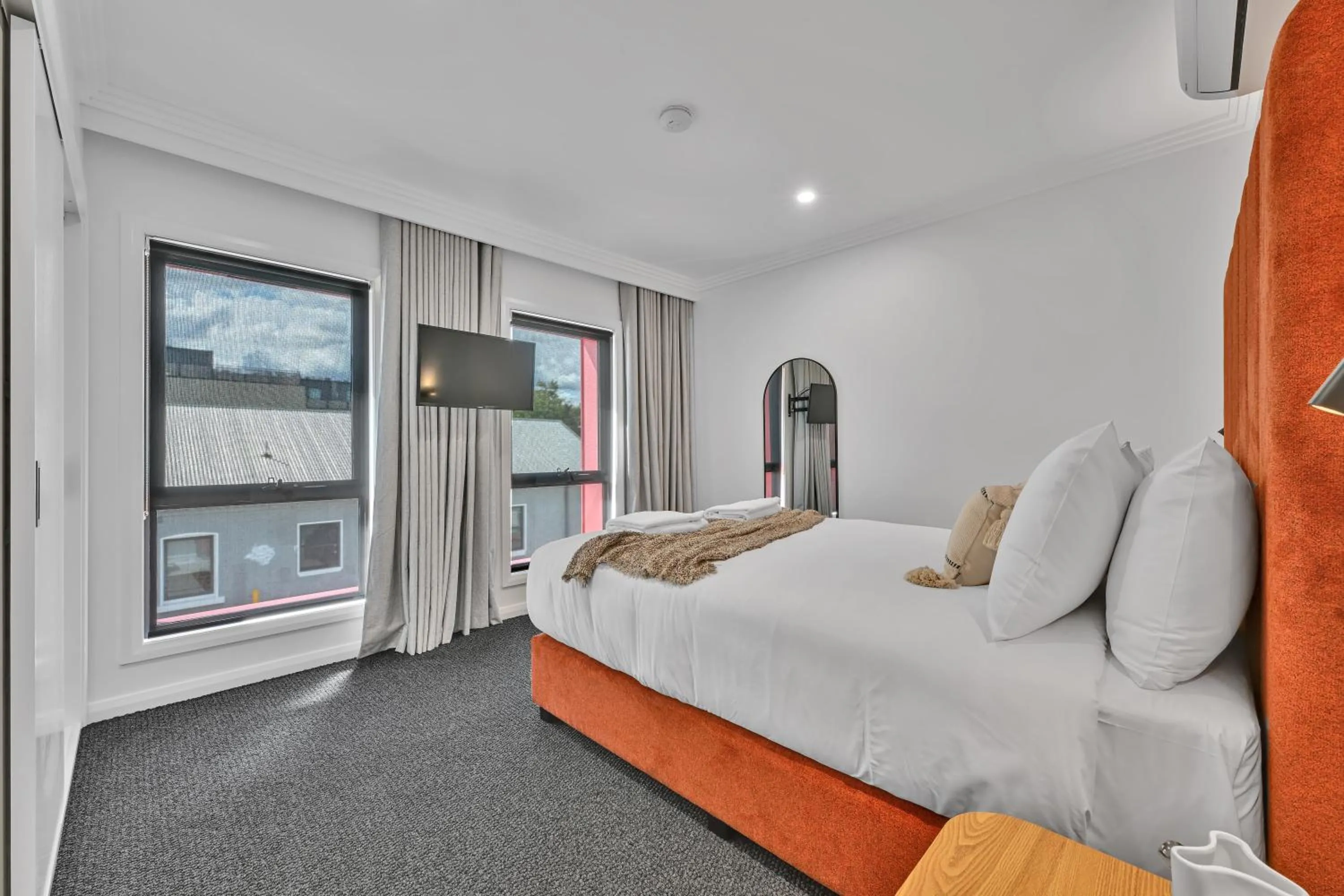 View (from property/room), Bed in The Mac