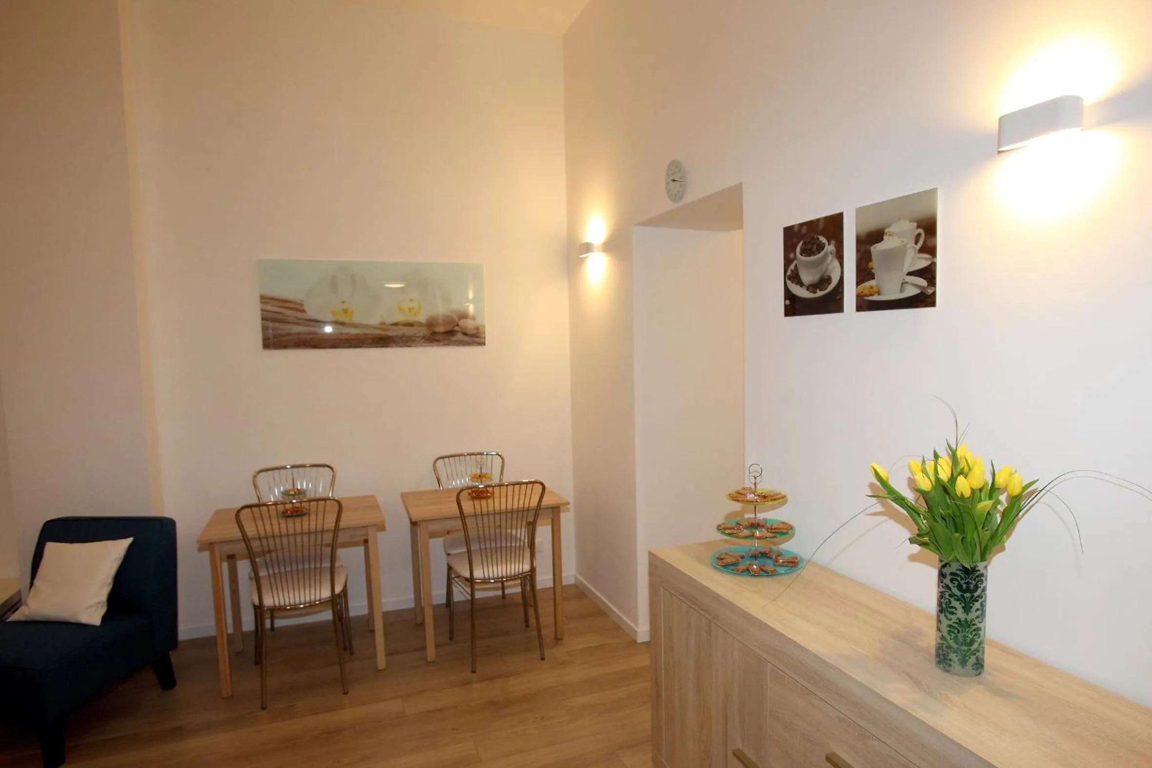 Communal lounge/ TV room in B&B Teatro