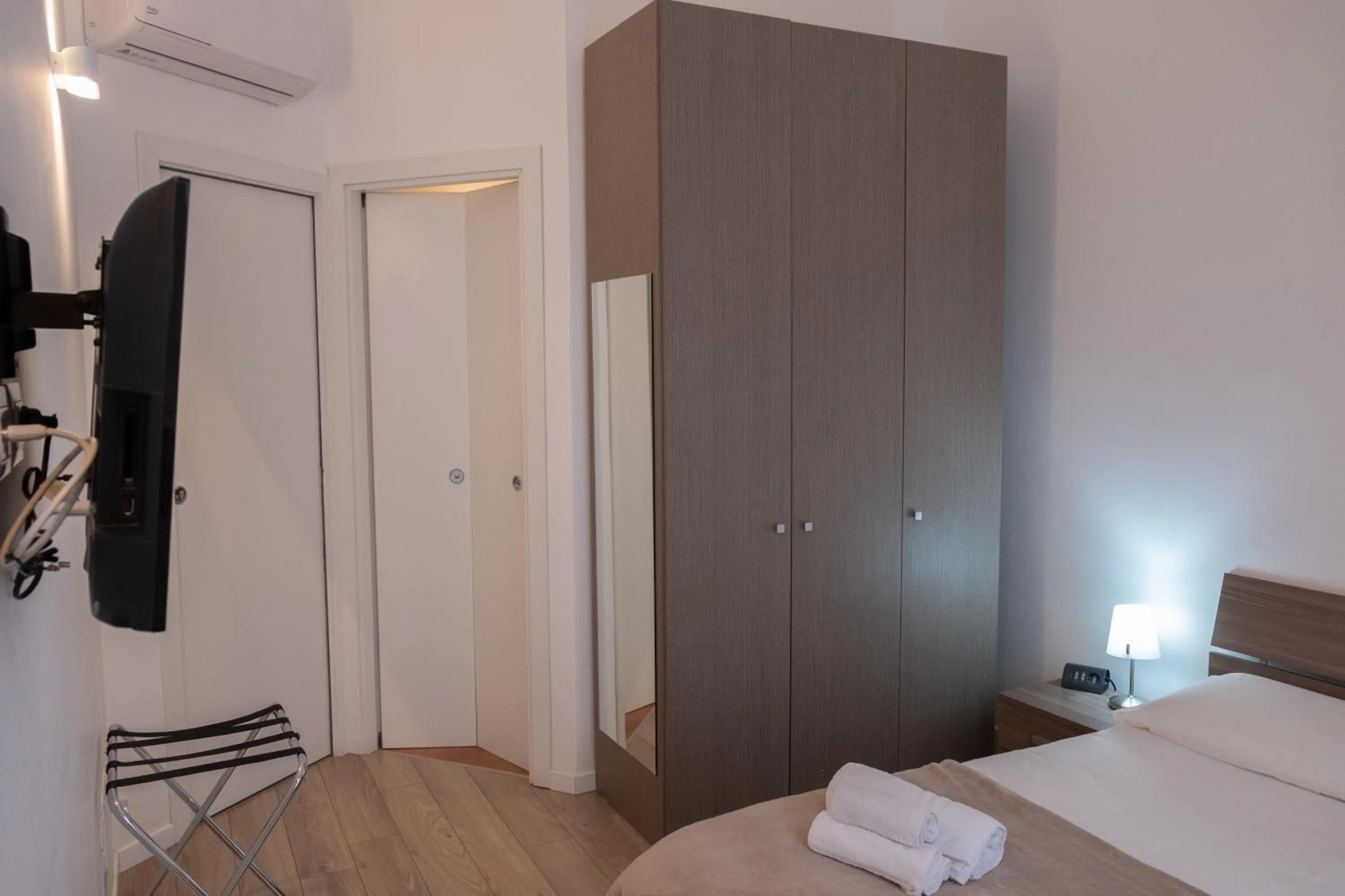 Bathroom, Bed in B&B Teatro