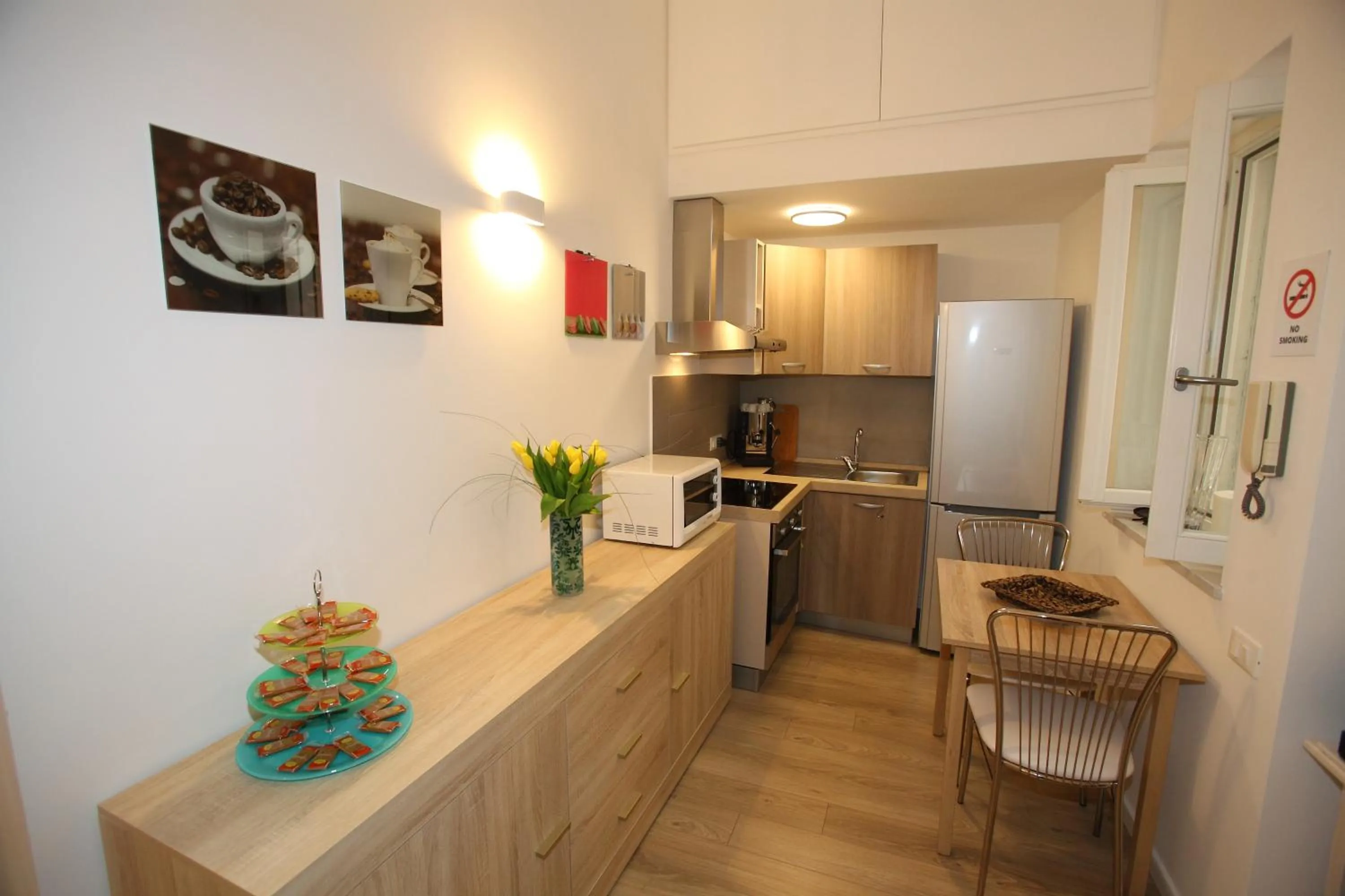 Communal kitchen in B&B Teatro