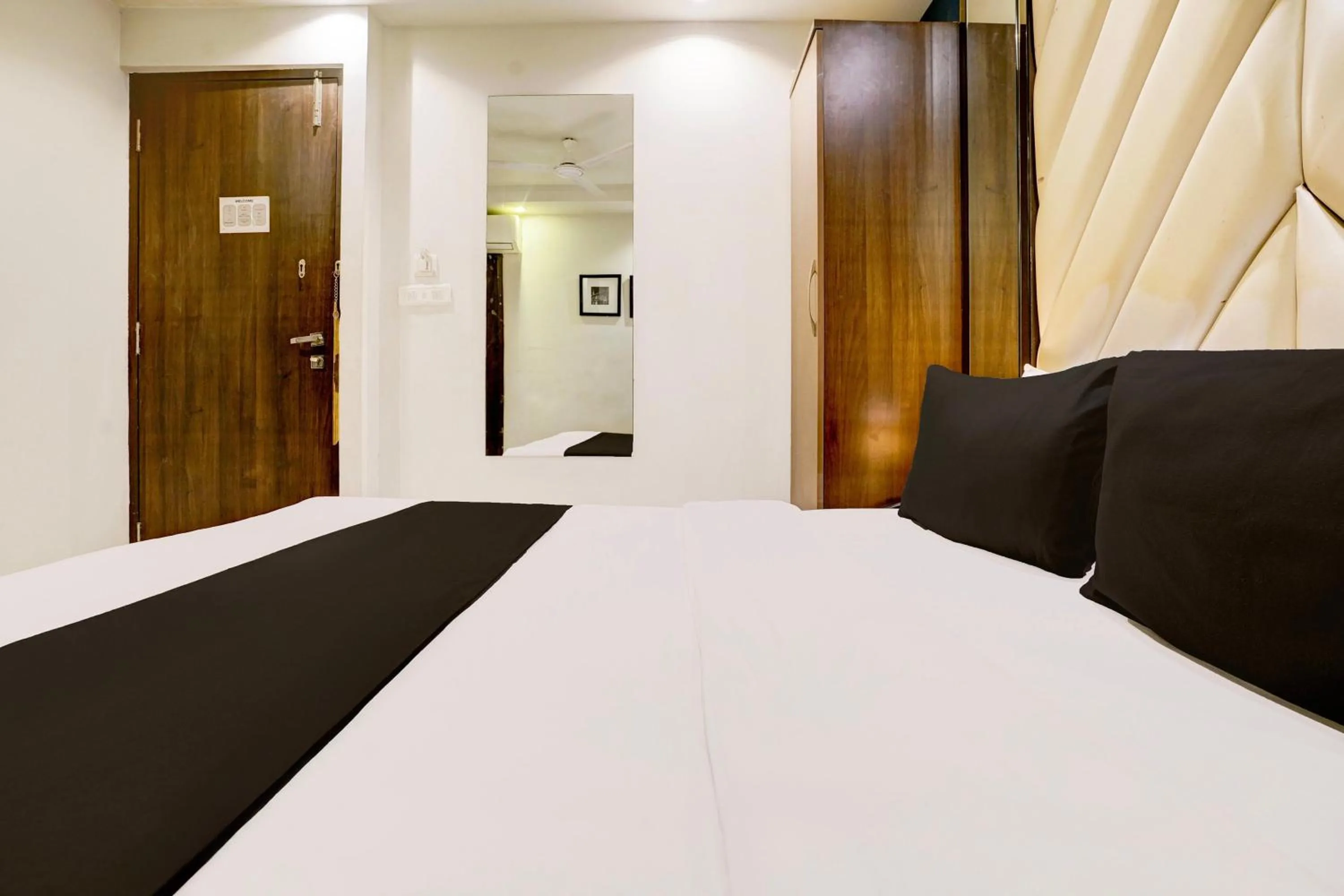 Bedroom, Bed in Super Hotel O Mumbai Central Formerly Park Palace