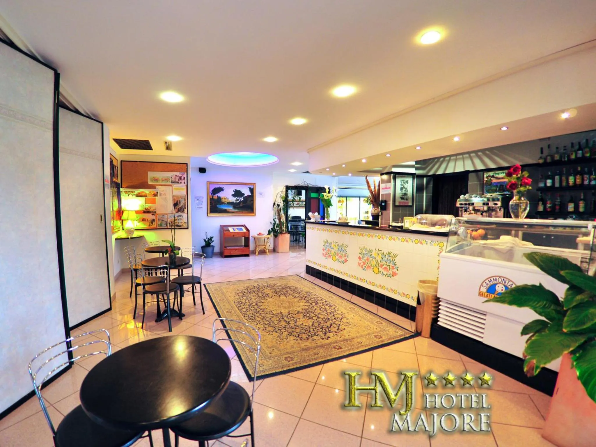 Restaurant/places to eat in Hotel Majore