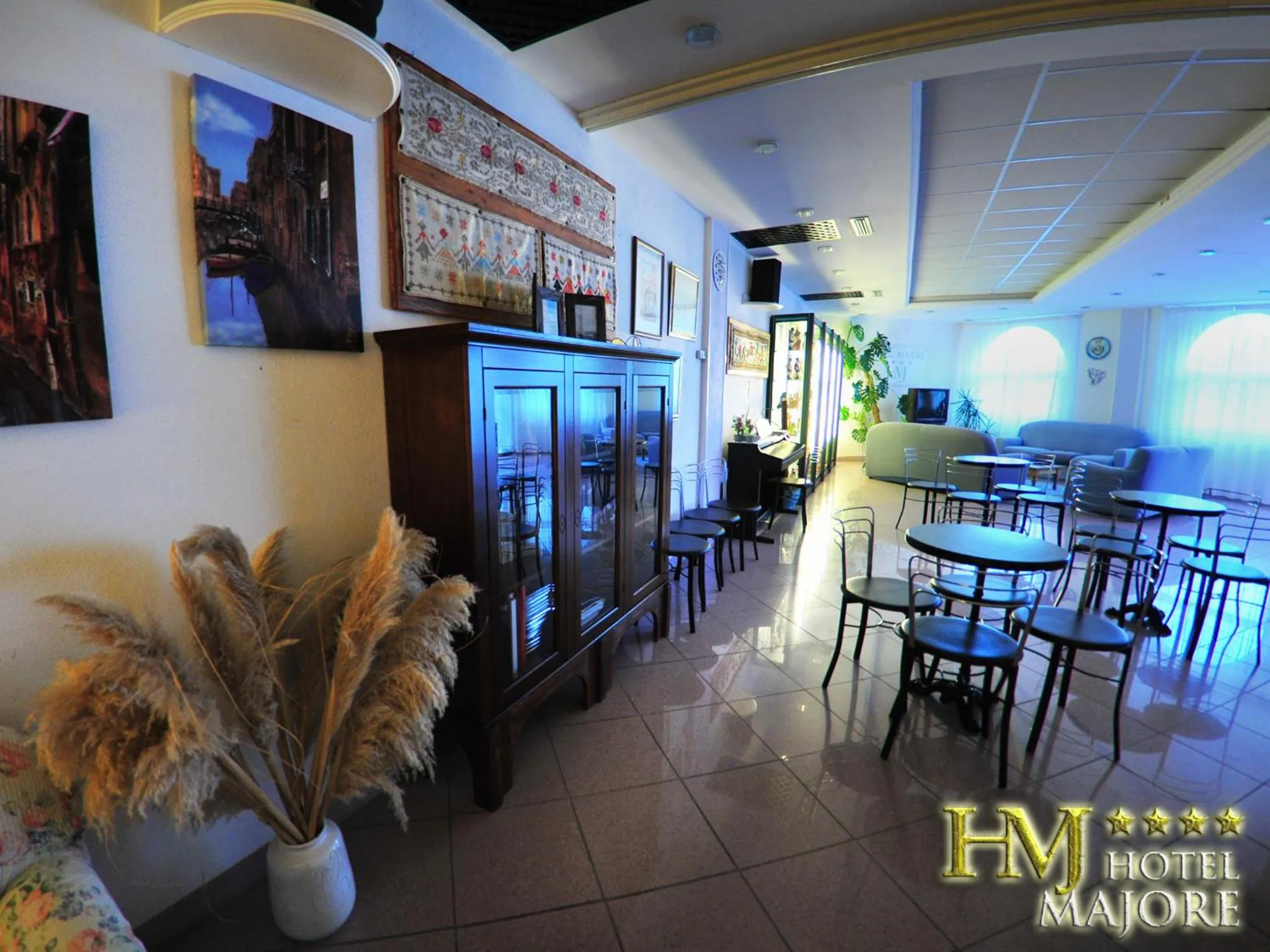 Communal lounge/ TV room in Hotel Majore