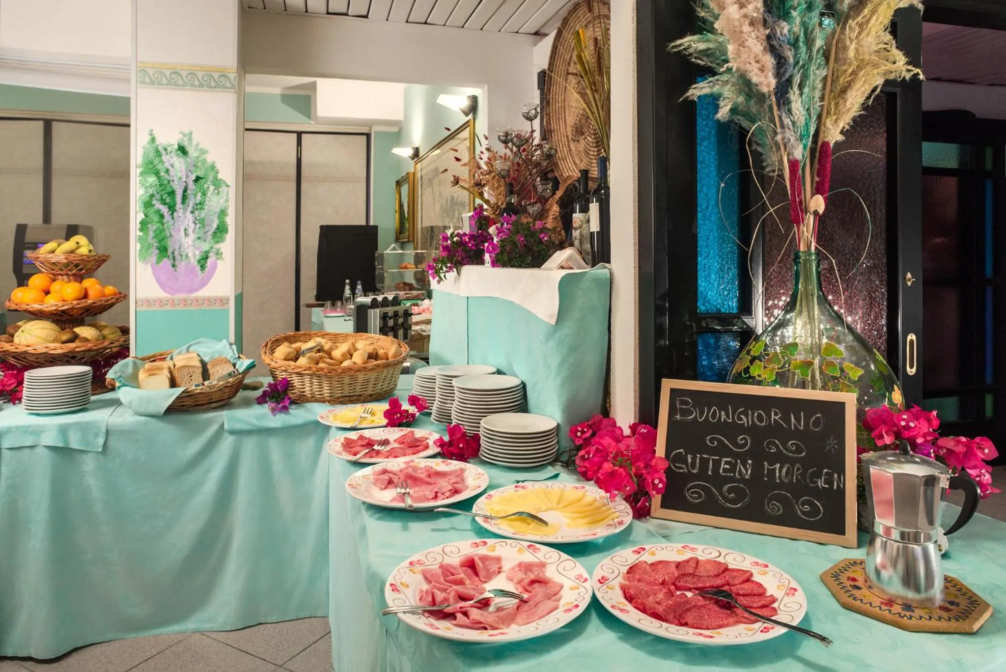 Restaurant/places to eat in Hotel Majore