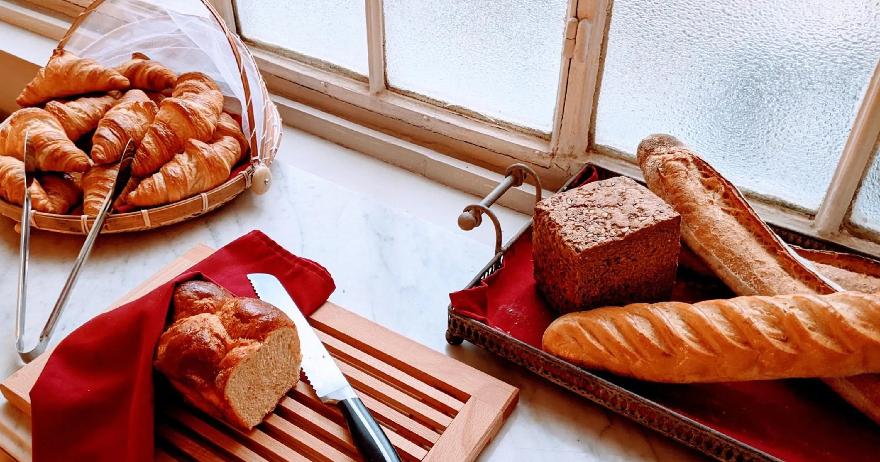 Buffet breakfast in L'Hôtel Particulier Bordeaux