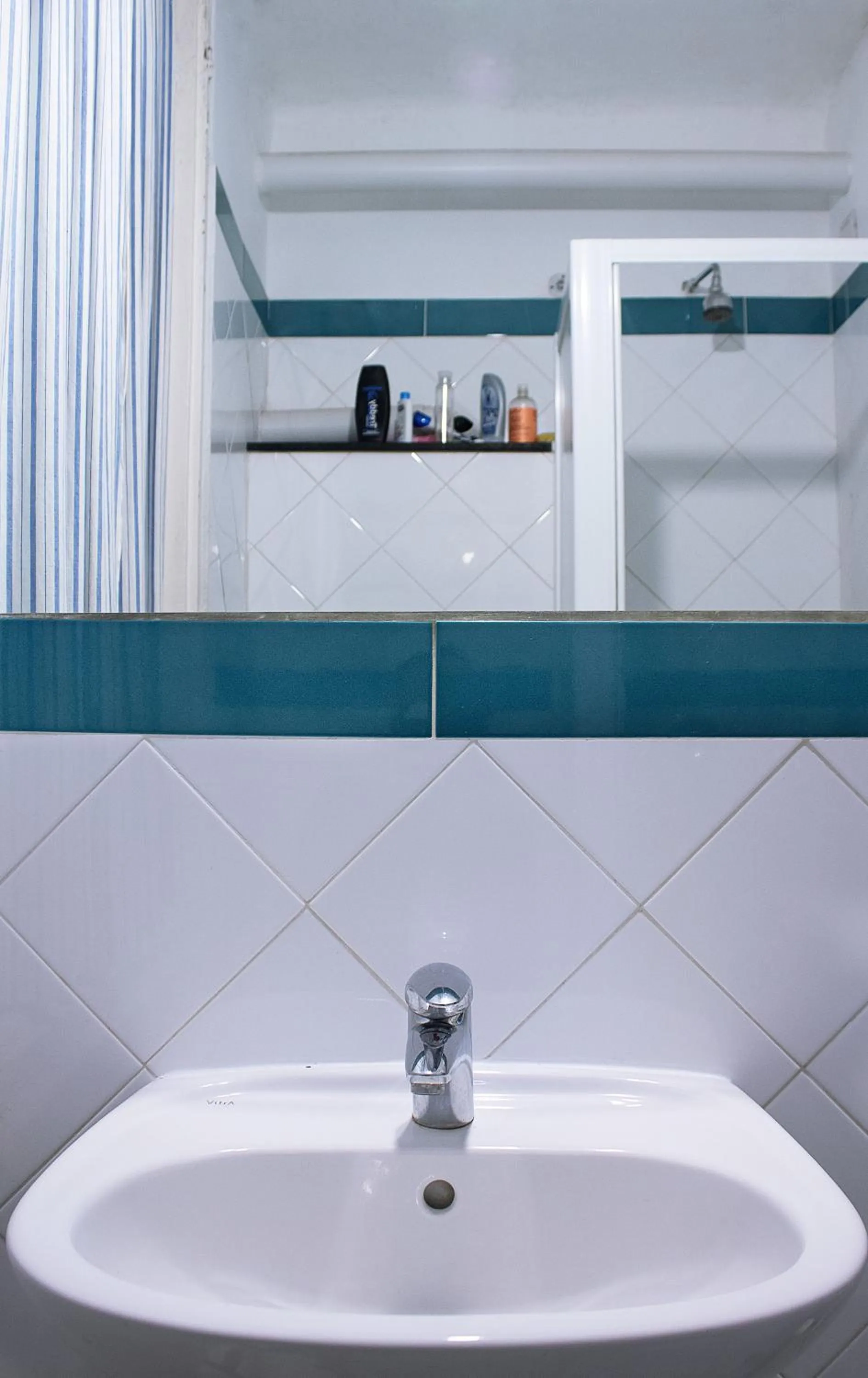 Bathroom in OStellin Genova Hostel