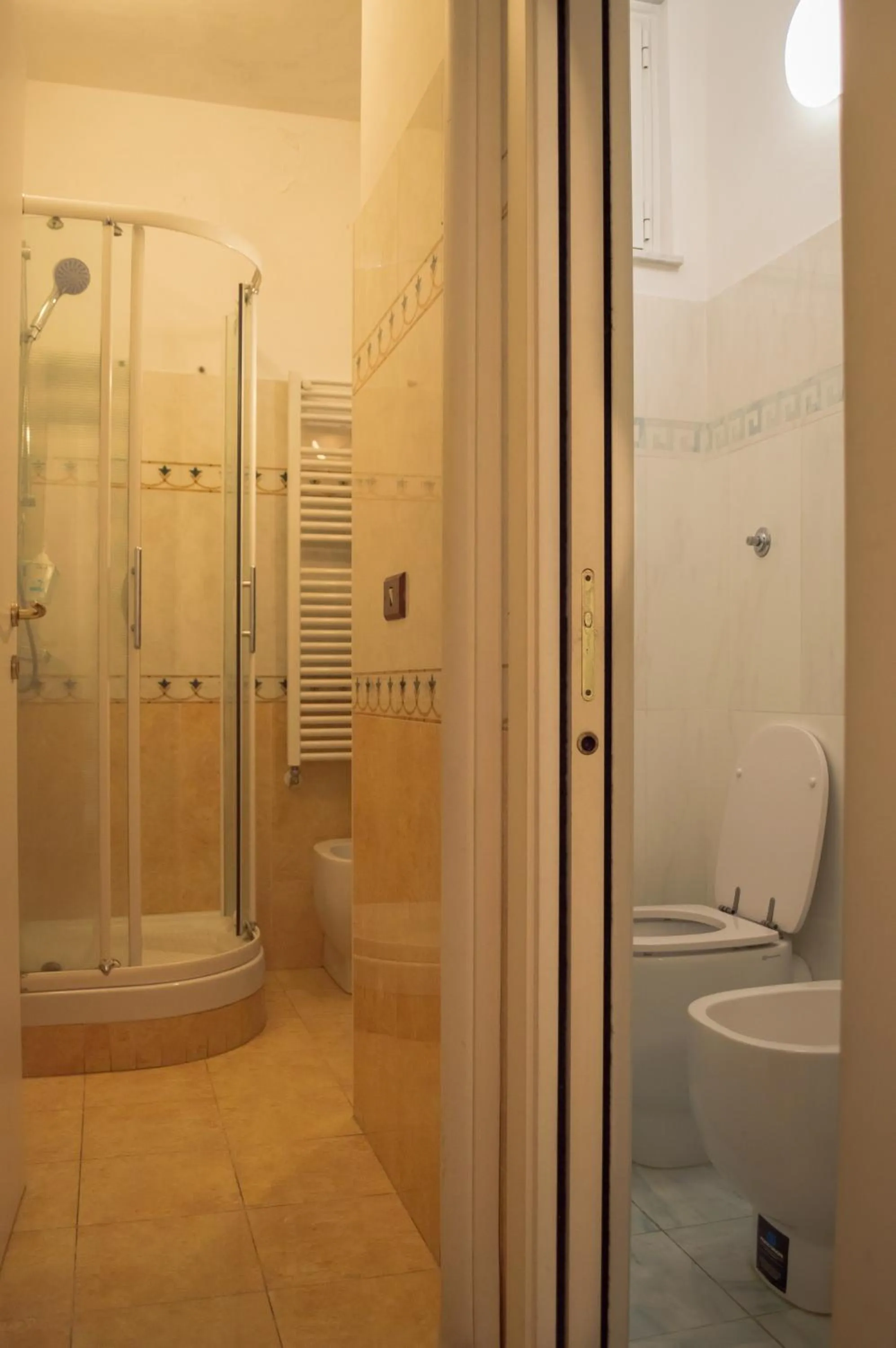 Bathroom in OStellin Genova Hostel