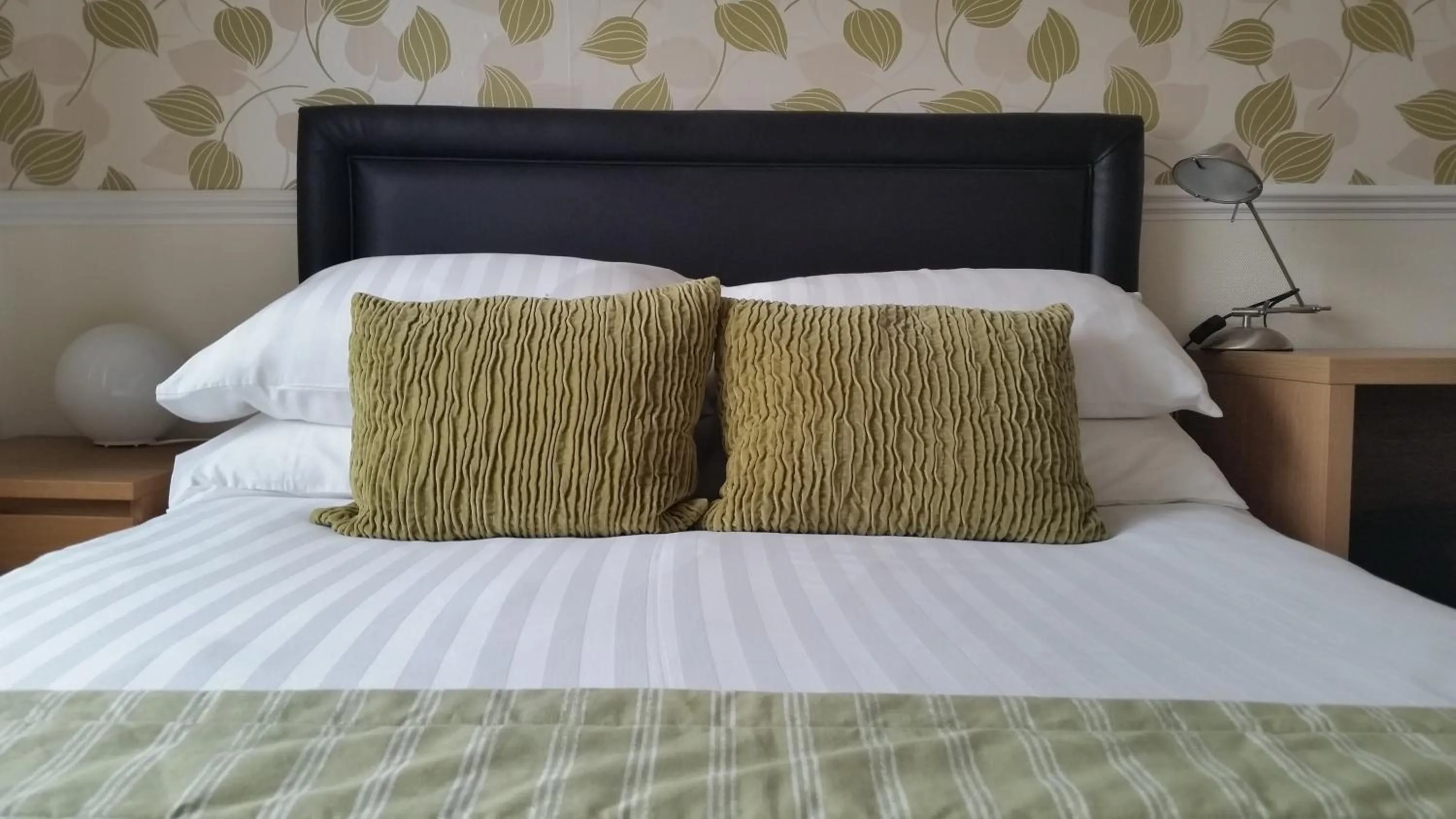 Bed in Gallery Guest House