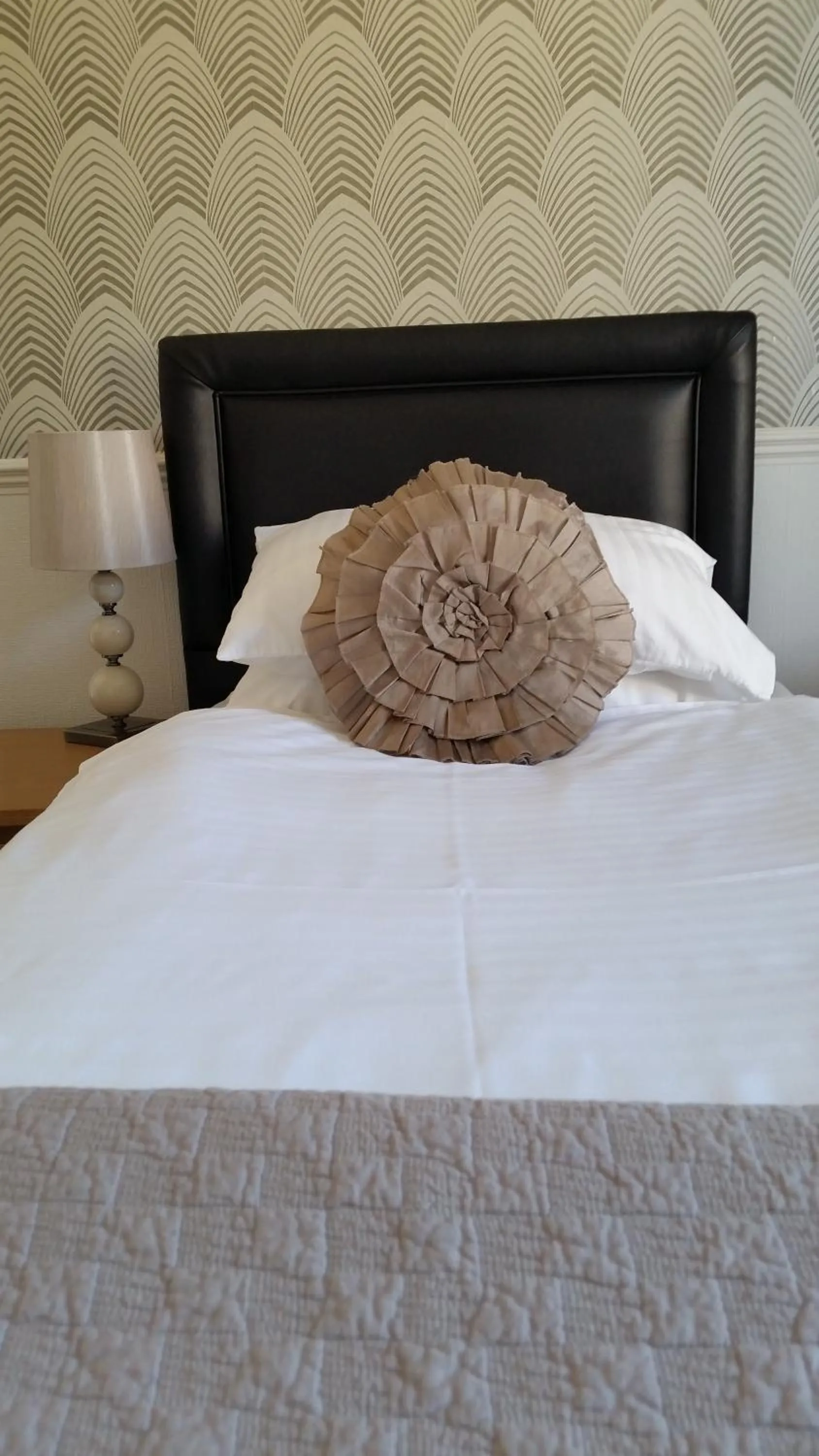 Bed in Gallery Guest House