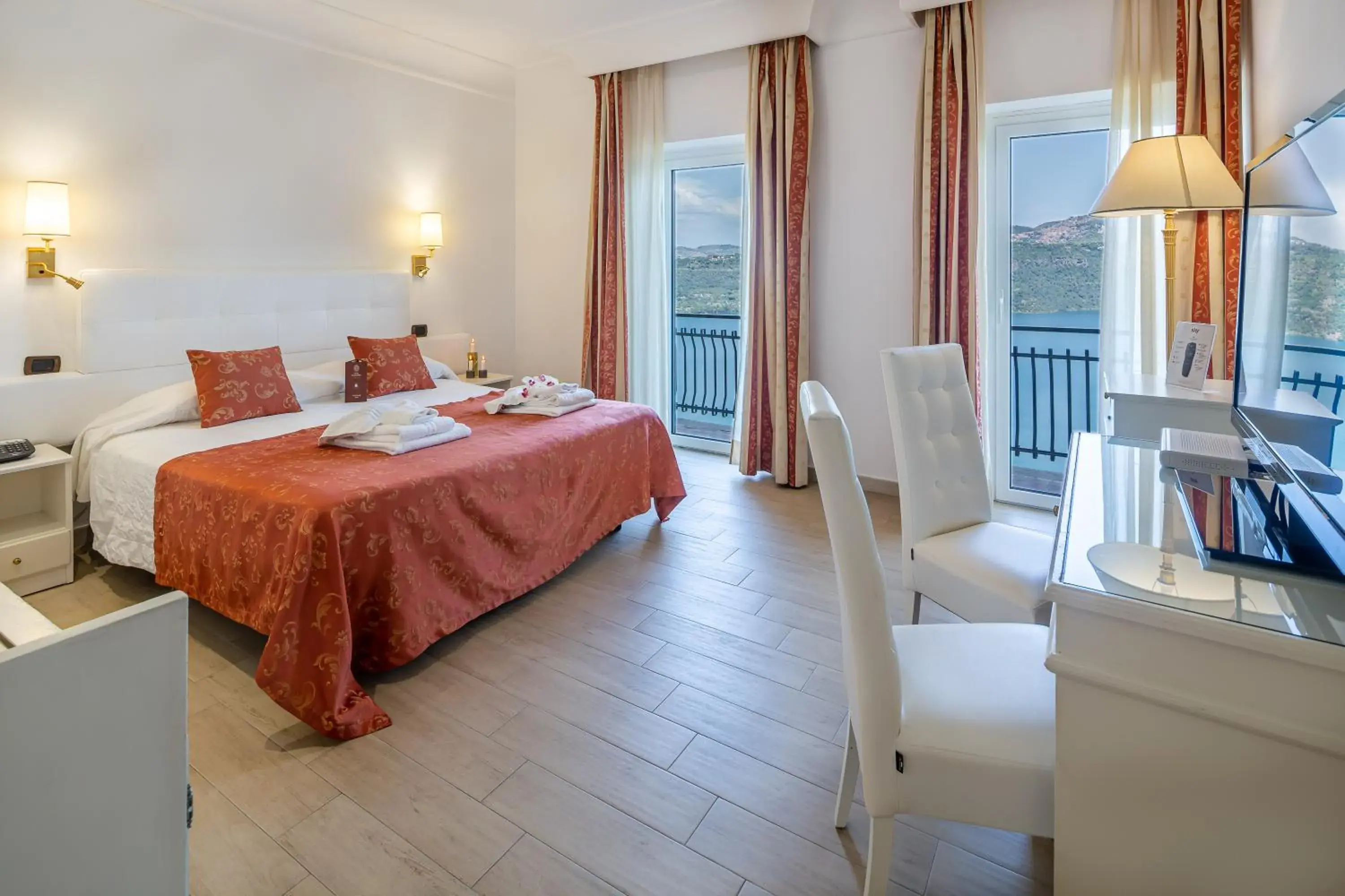 Superior Double Room with Balcony and Lake View in Hotel Castel Gandolfo Superior Double Room with Balcony and Lake View in Hotel Castel Gandolfo