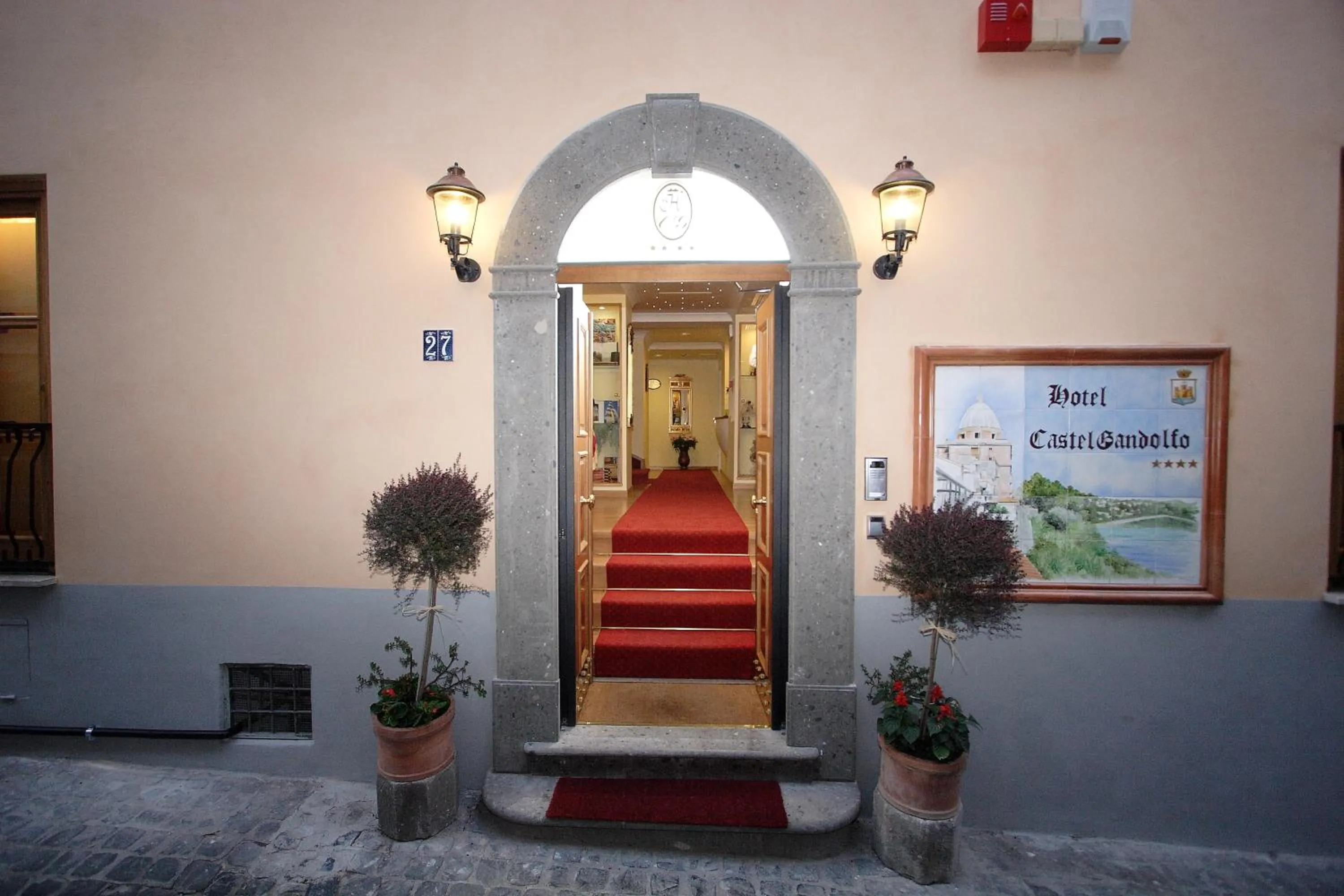 Facade/entrance in Hotel Castel Gandolfo