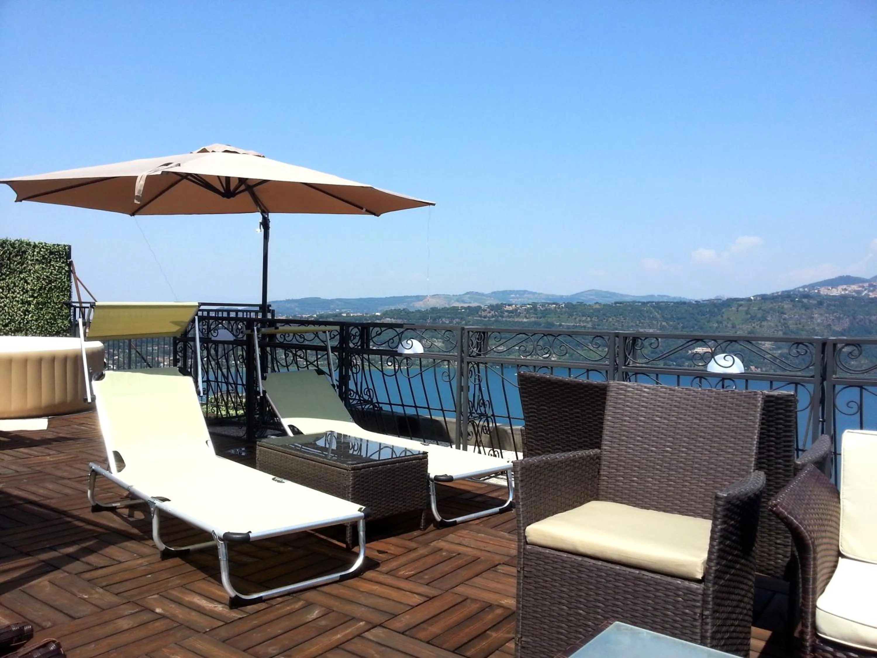 Restaurant/places to eat in Hotel Castel Gandolfo