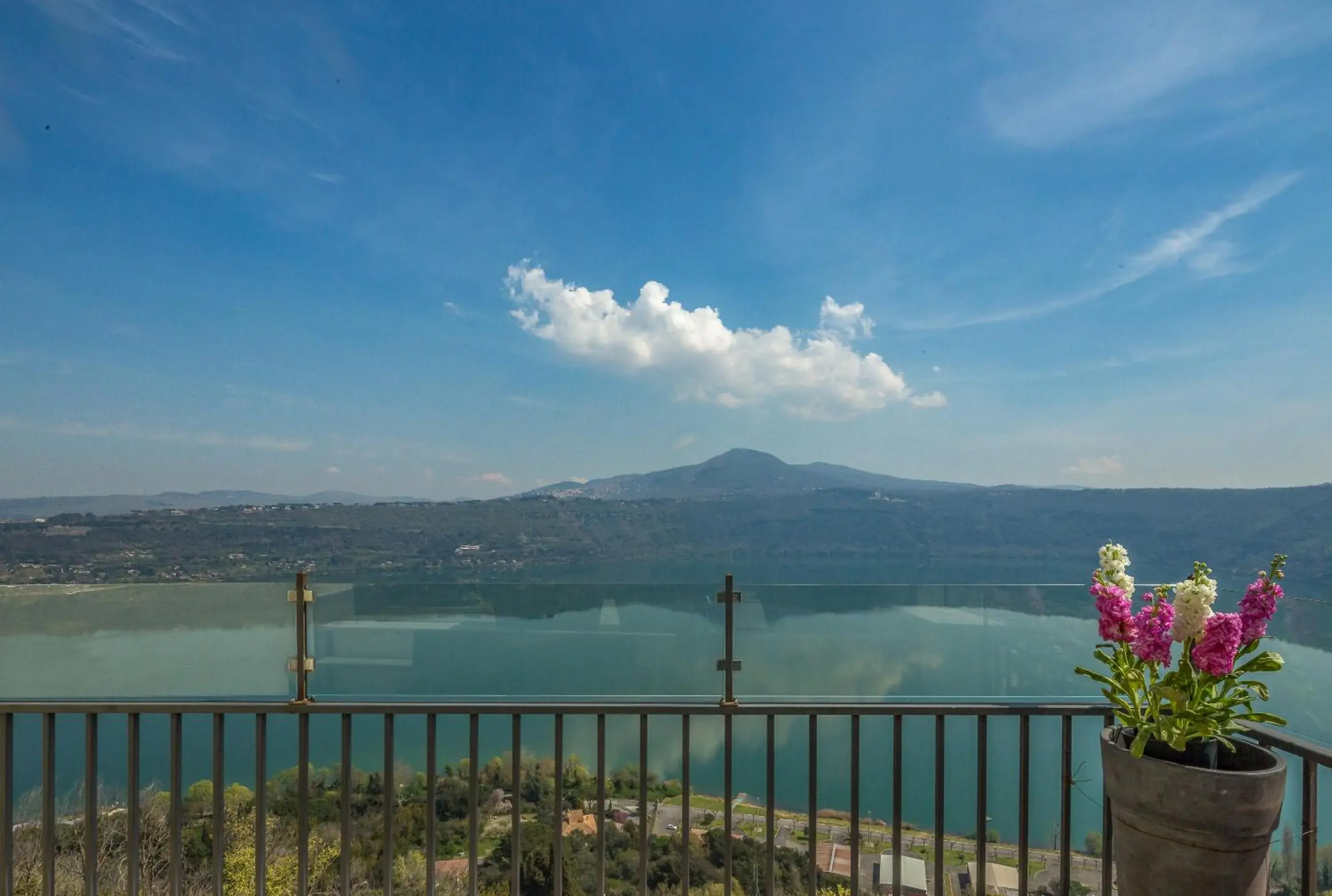 Two-Bedroom Apartment with Lake View in Hotel Castel Gandolfo Two-Bedroom Apartment with Lake View in Hotel Castel Gandolfo