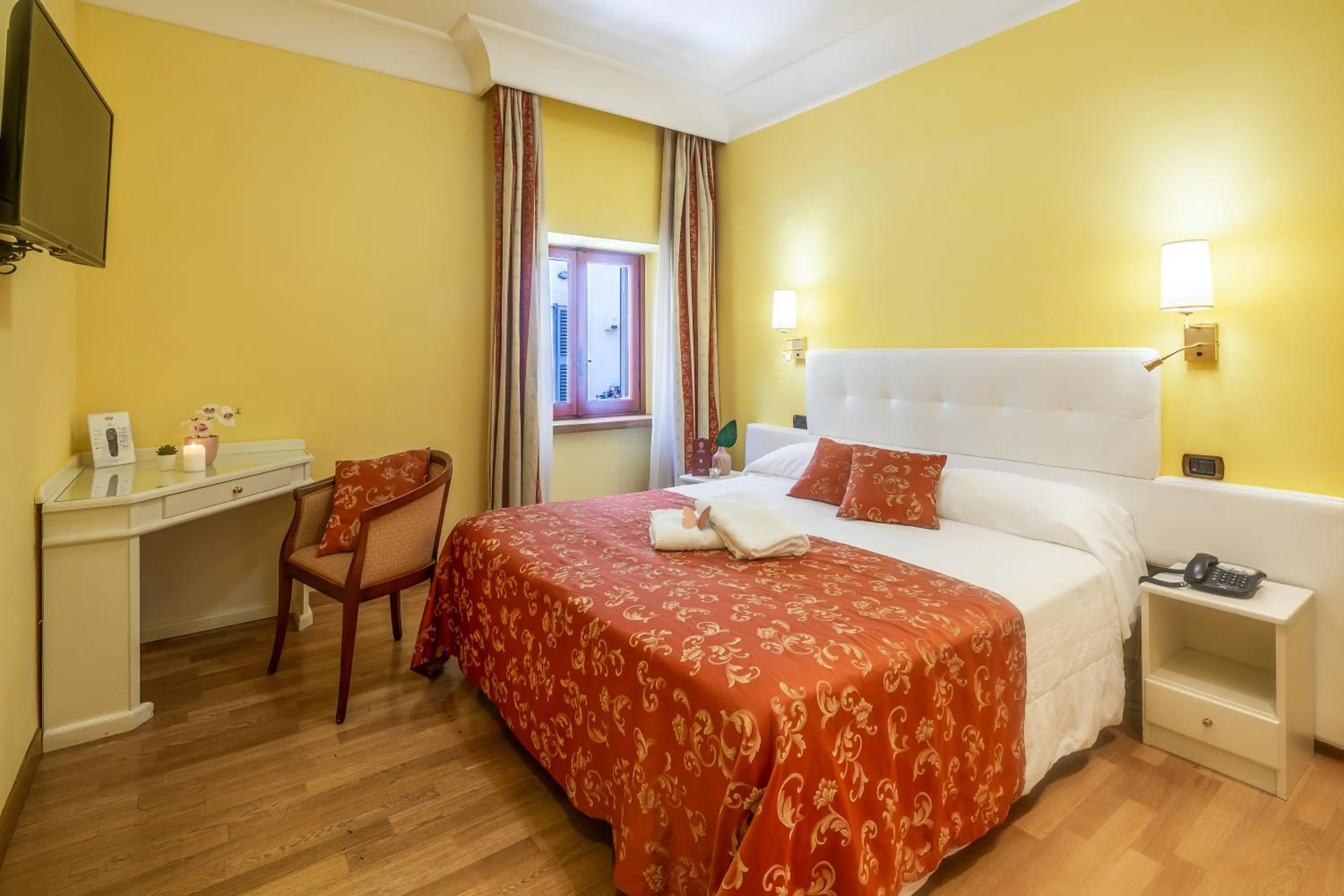 Bedroom, Bed in Hotel Castel Gandolfo