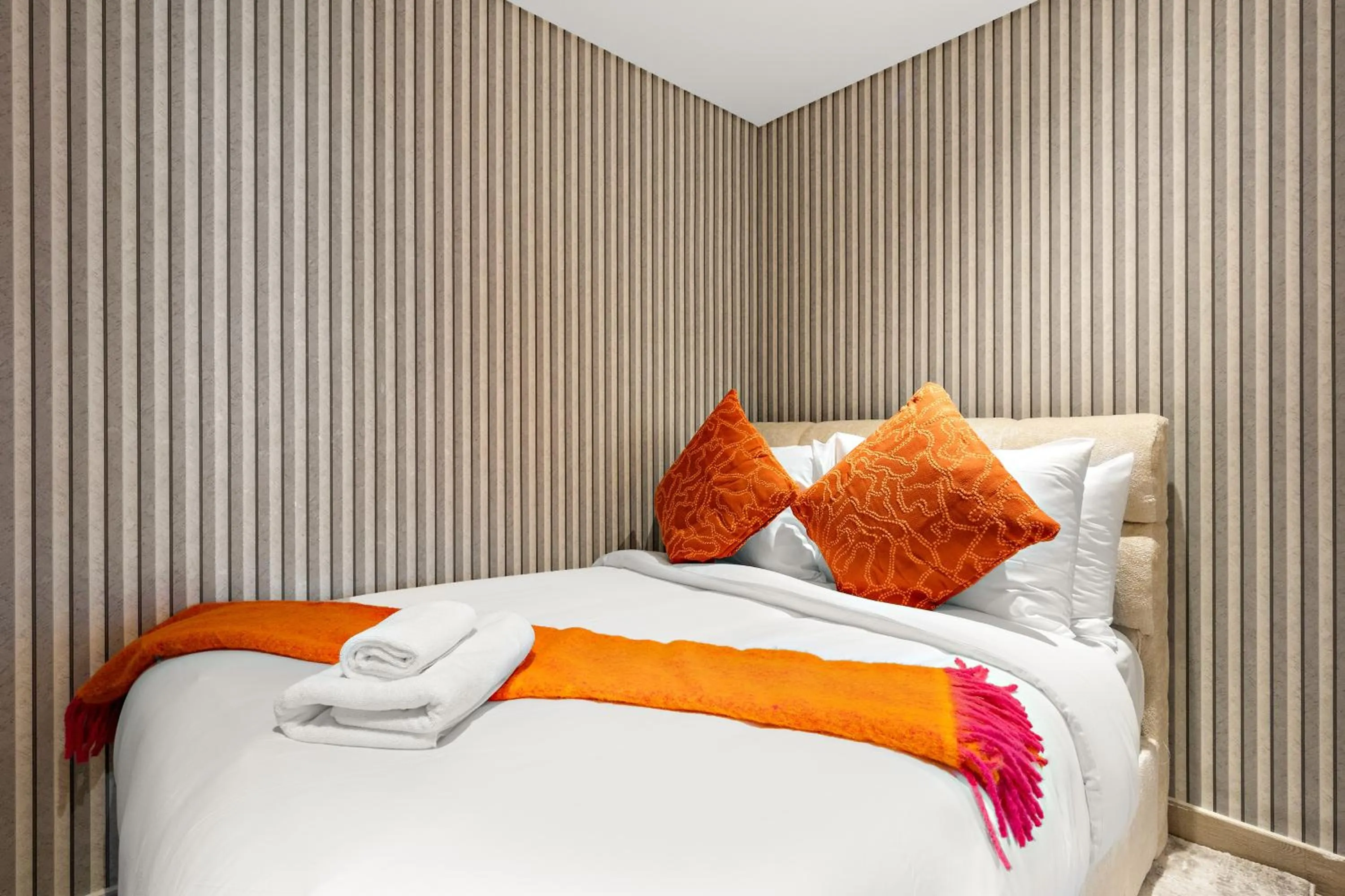 Bedroom, Bed in Desert Key - Perfectly Located Yas Island Premier Apts