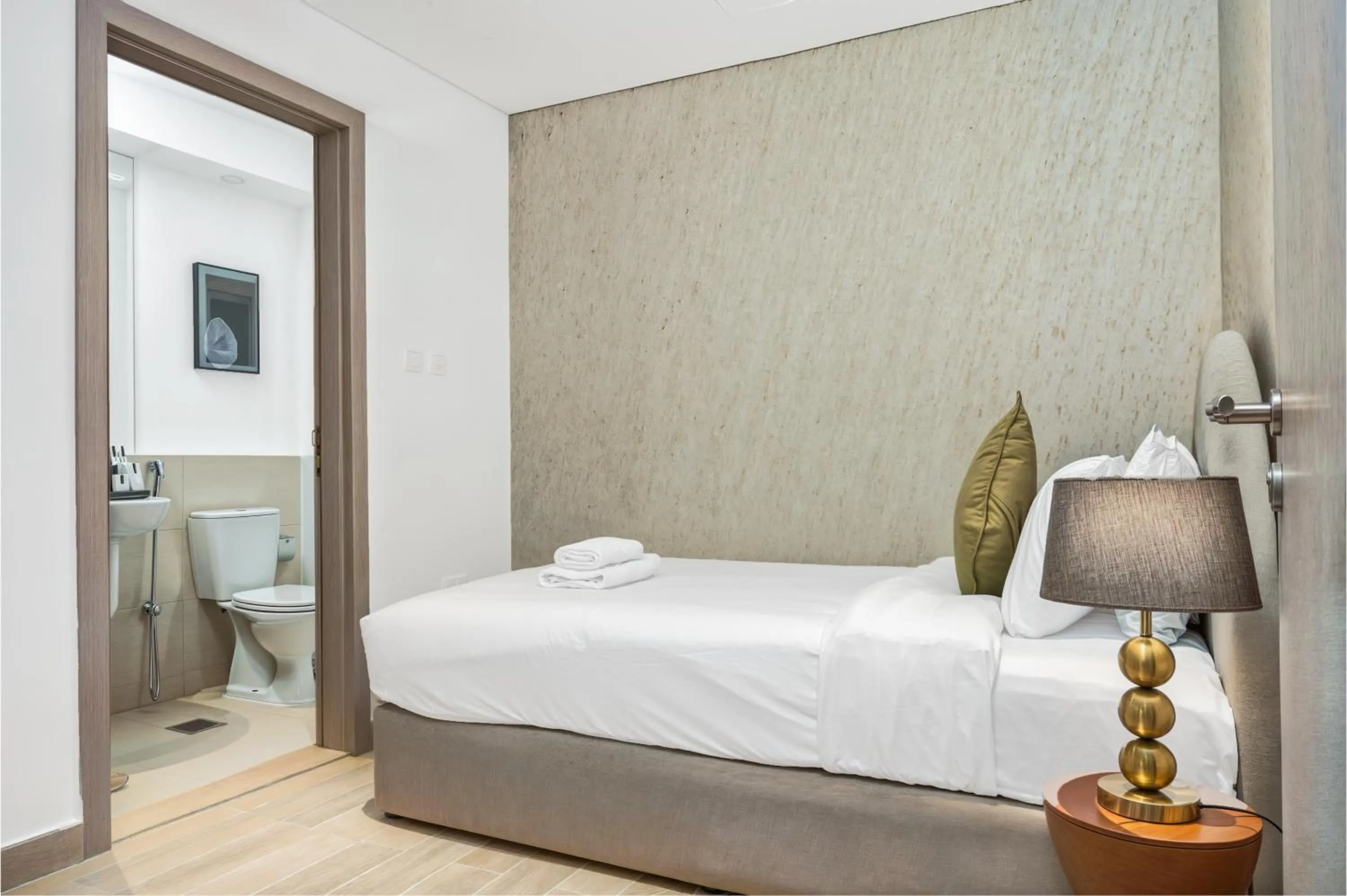 Bedroom, Bed in Desert Key - Perfectly Located Yas Island Premier Apts