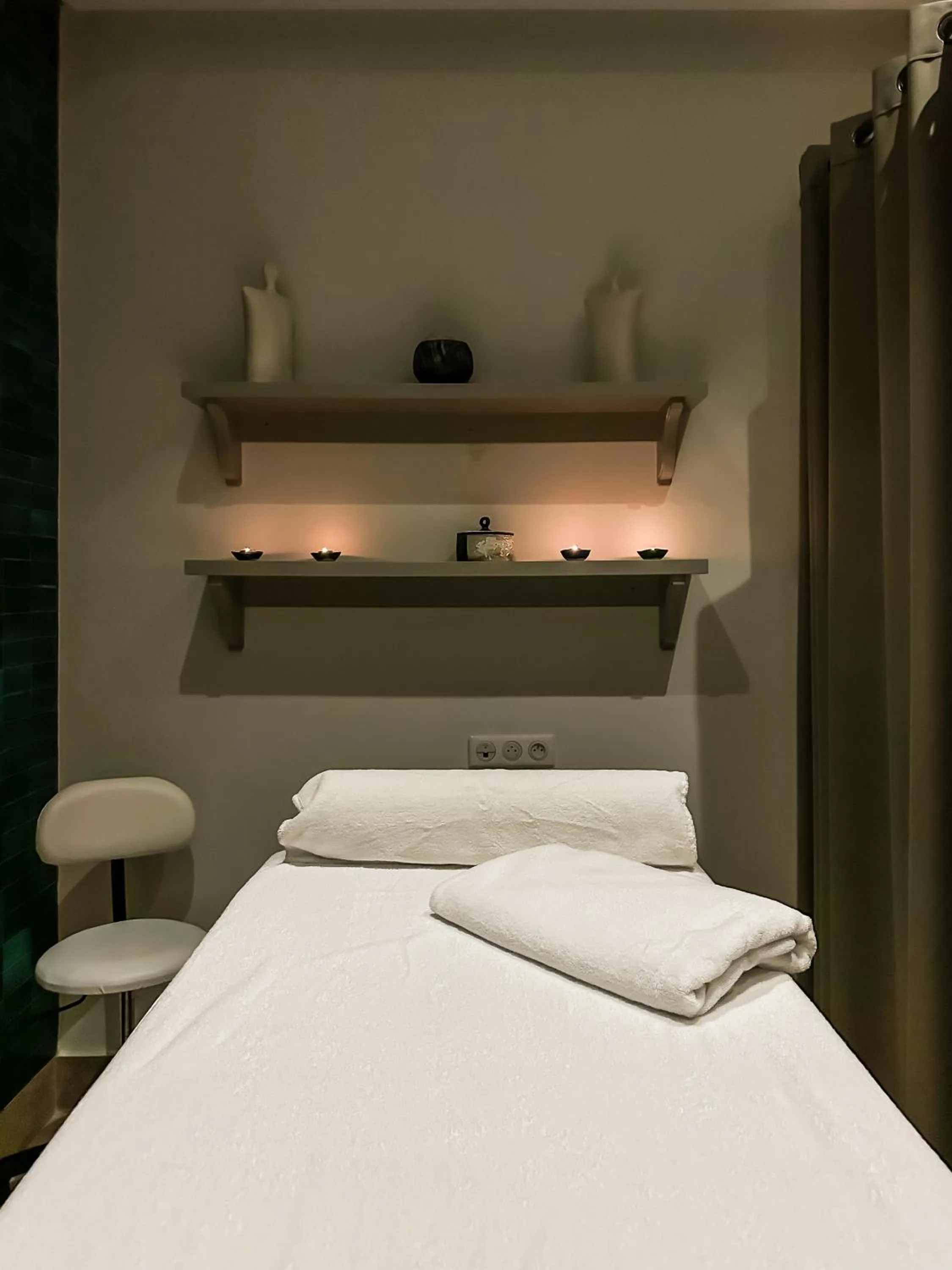 Massage, Bed in Dar Ben Turkia