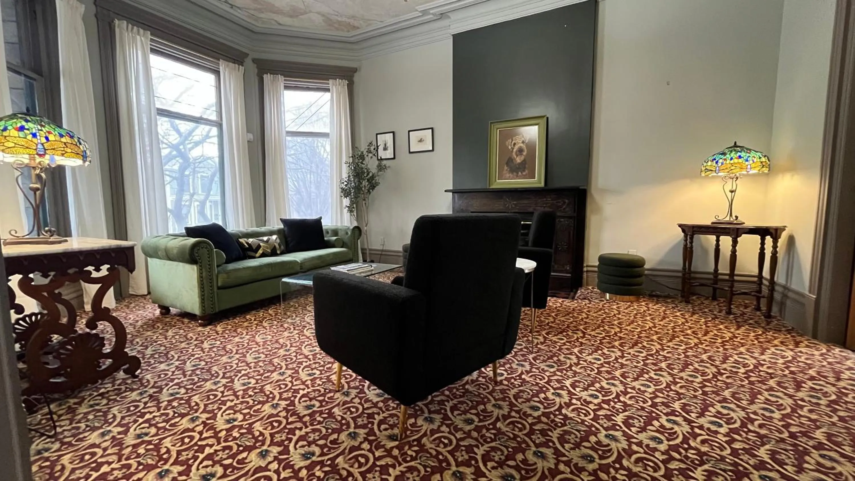 Living room in Stone Gables Inn