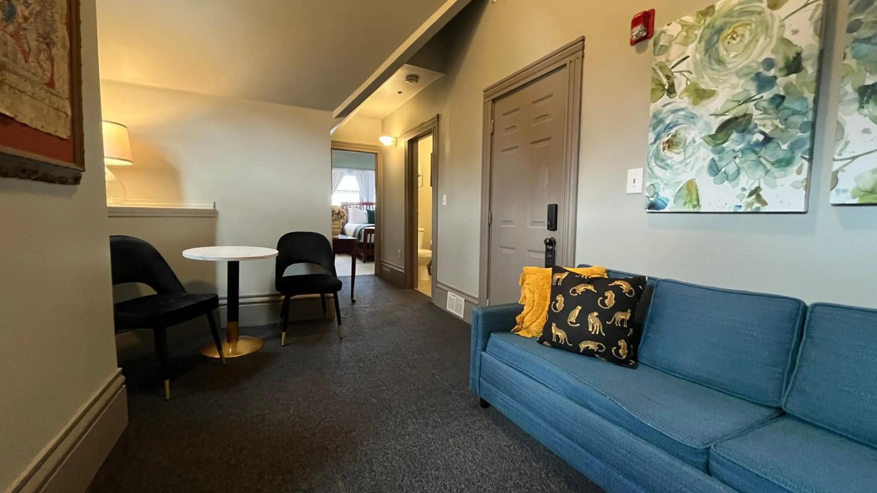 Photo of the whole room in Stone Gables Inn