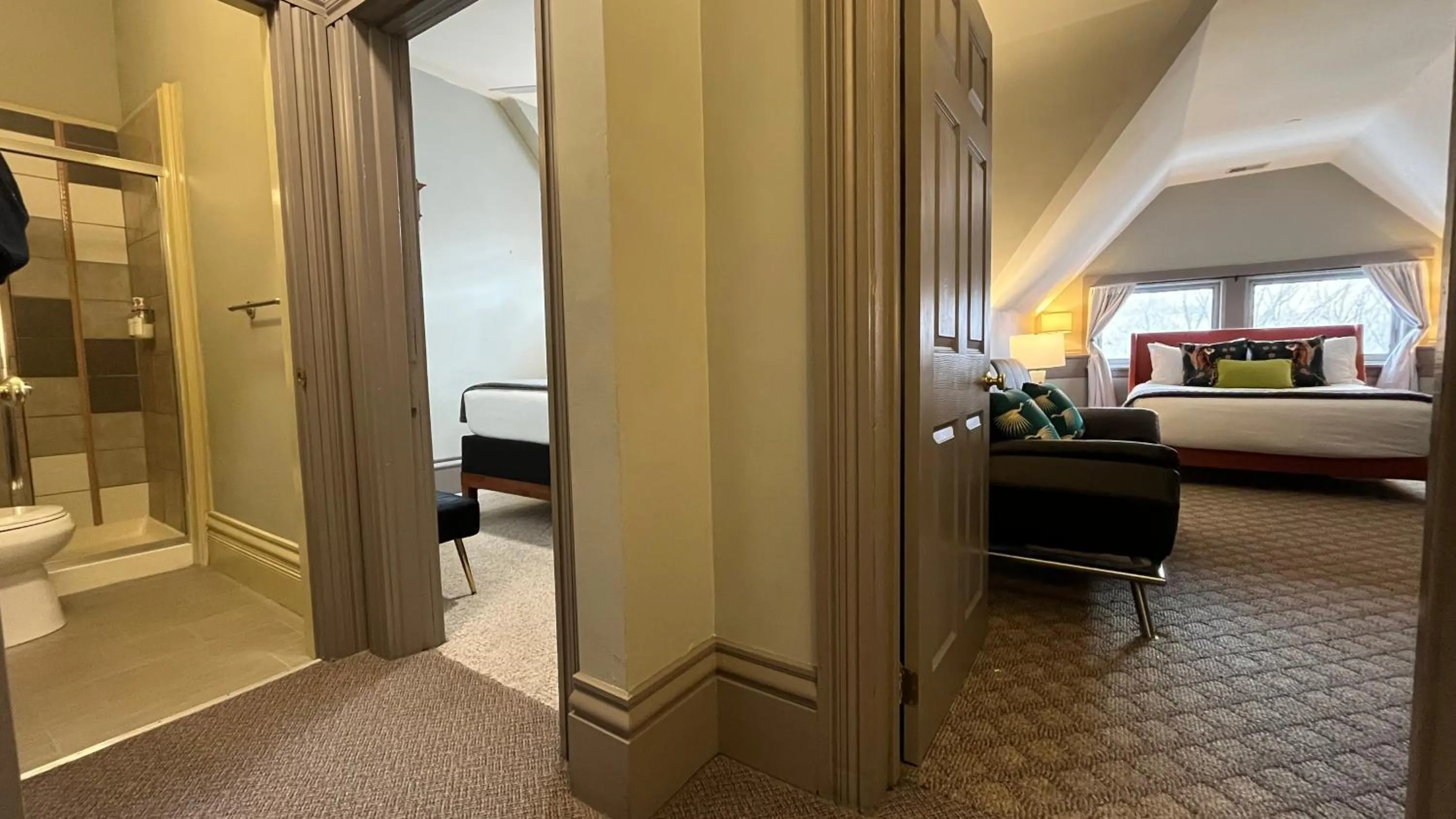 Photo of the whole room, Bed in Stone Gables Inn