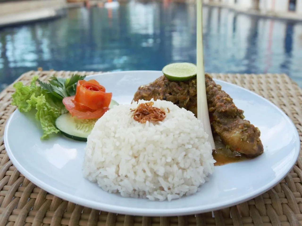 Restaurant/places to eat in Singaraja Beach Hotel