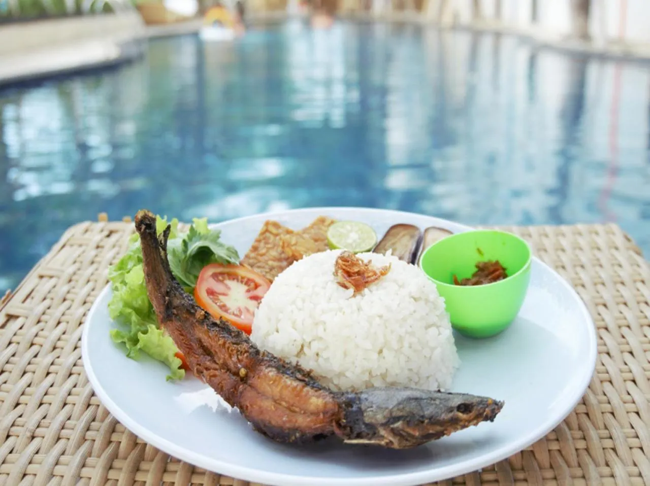 Restaurant/places to eat in Singaraja Beach Hotel