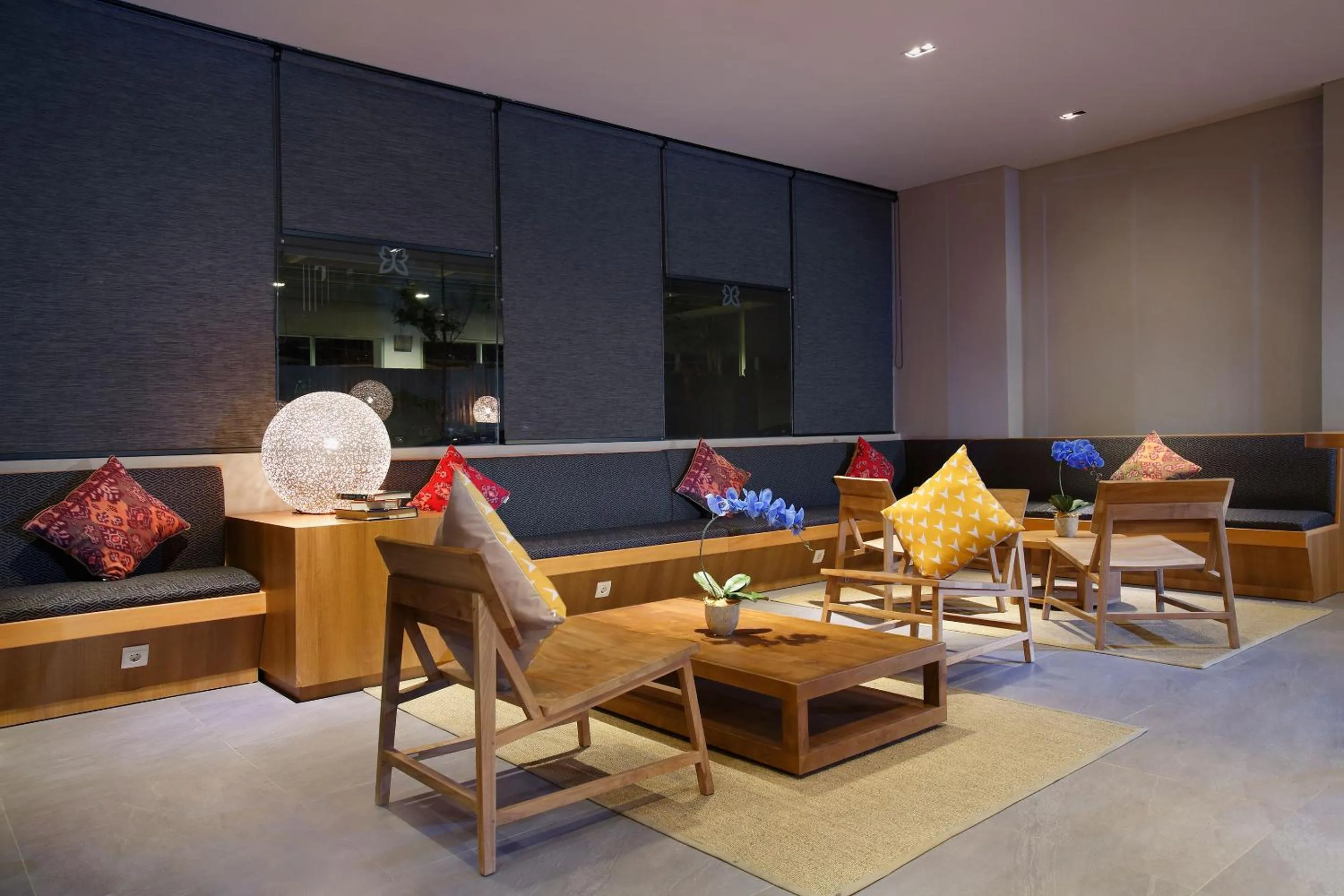 Lobby or reception in BATIQA Hotel Jababeka Cikarang