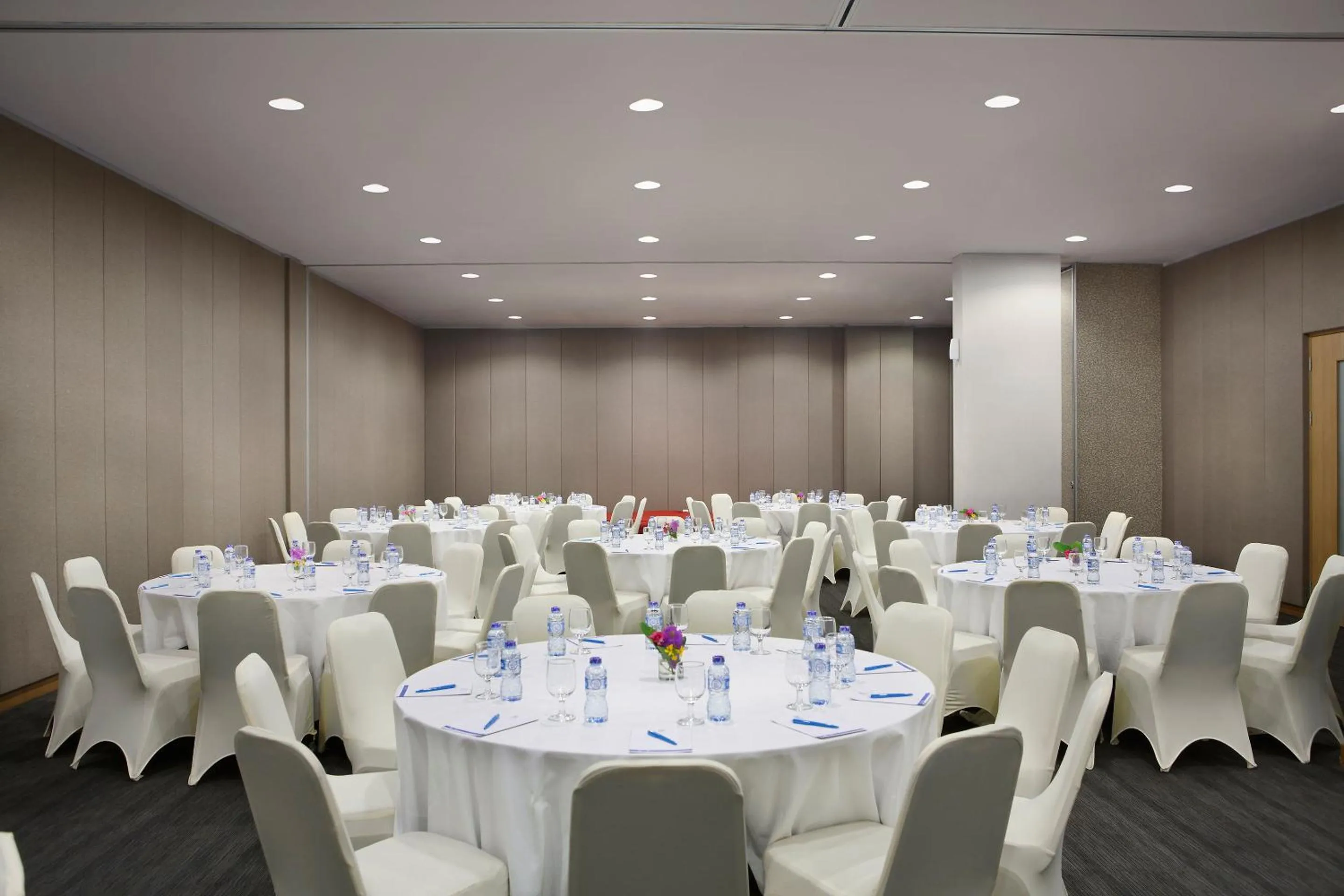 Meeting/conference room in BATIQA Hotel Jababeka Cikarang