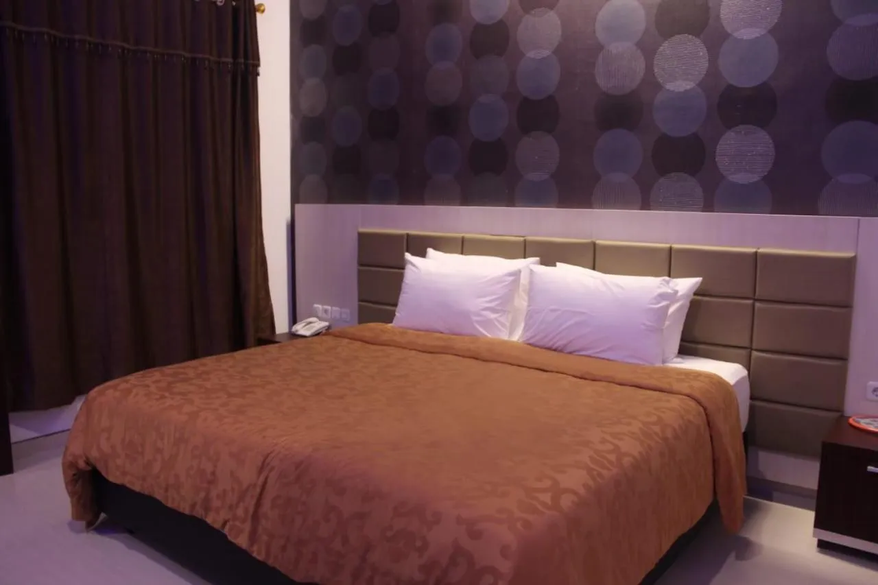 Bed in Tlogomas Guest House