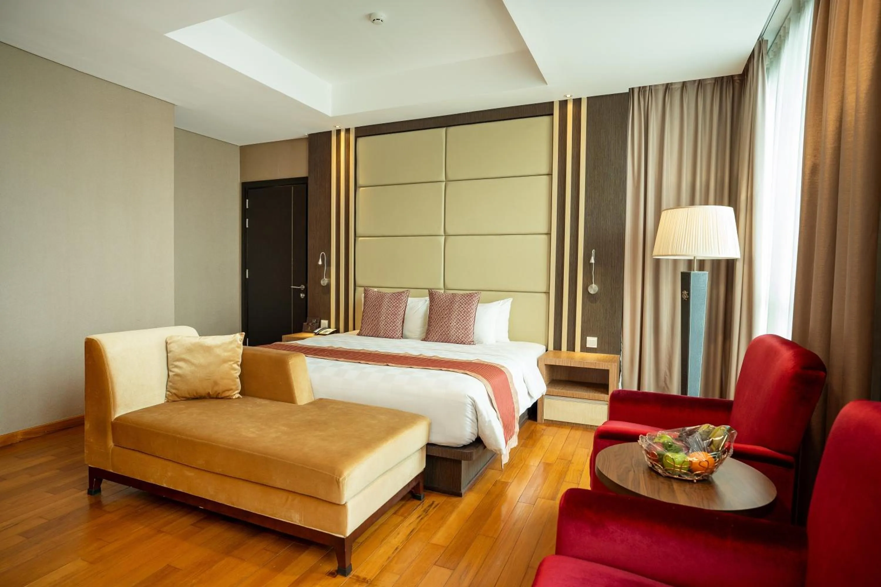 Bedroom, Bed in Nagoya Hill Hotel Batam
