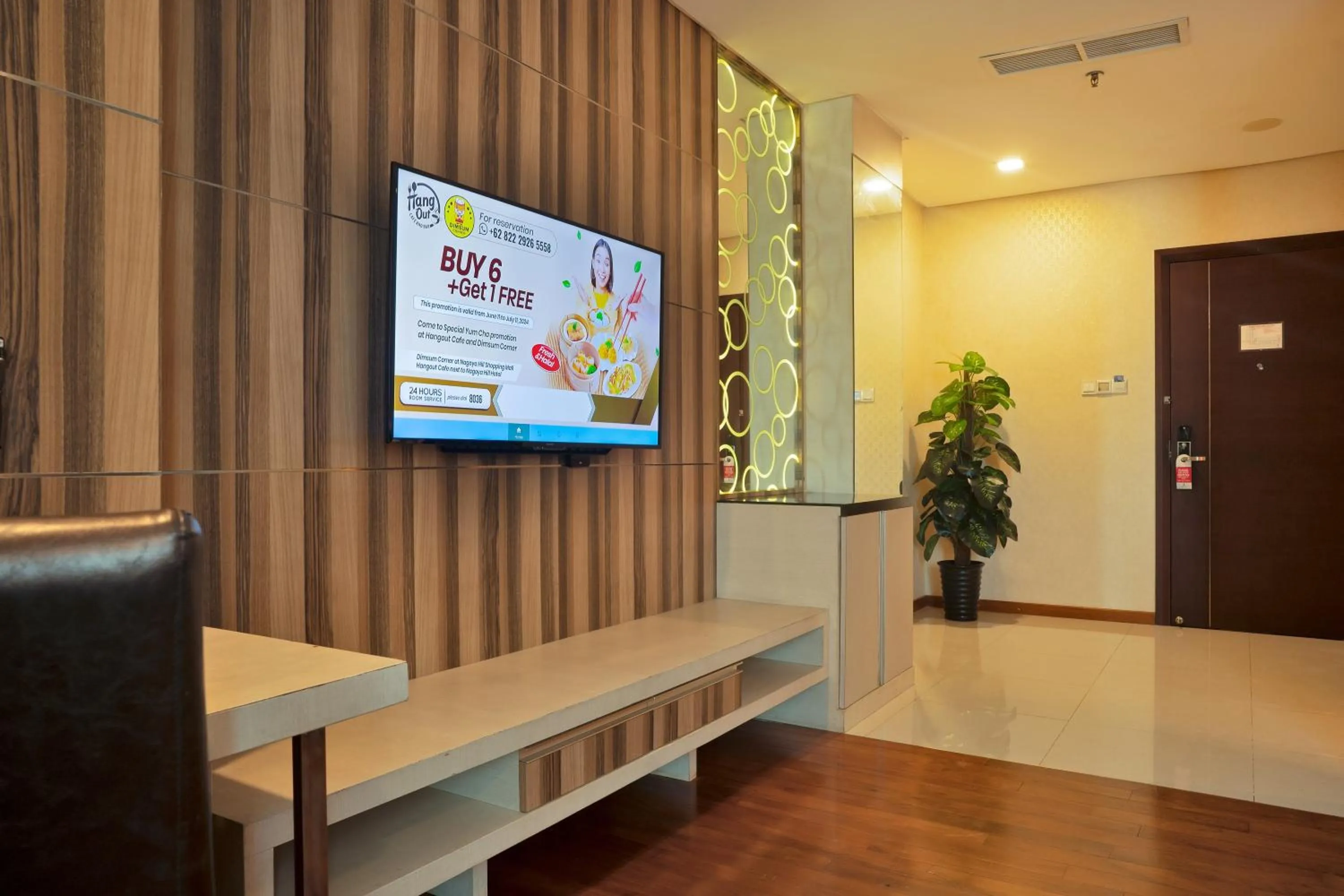 TV and multimedia in Nagoya Hill Hotel Batam