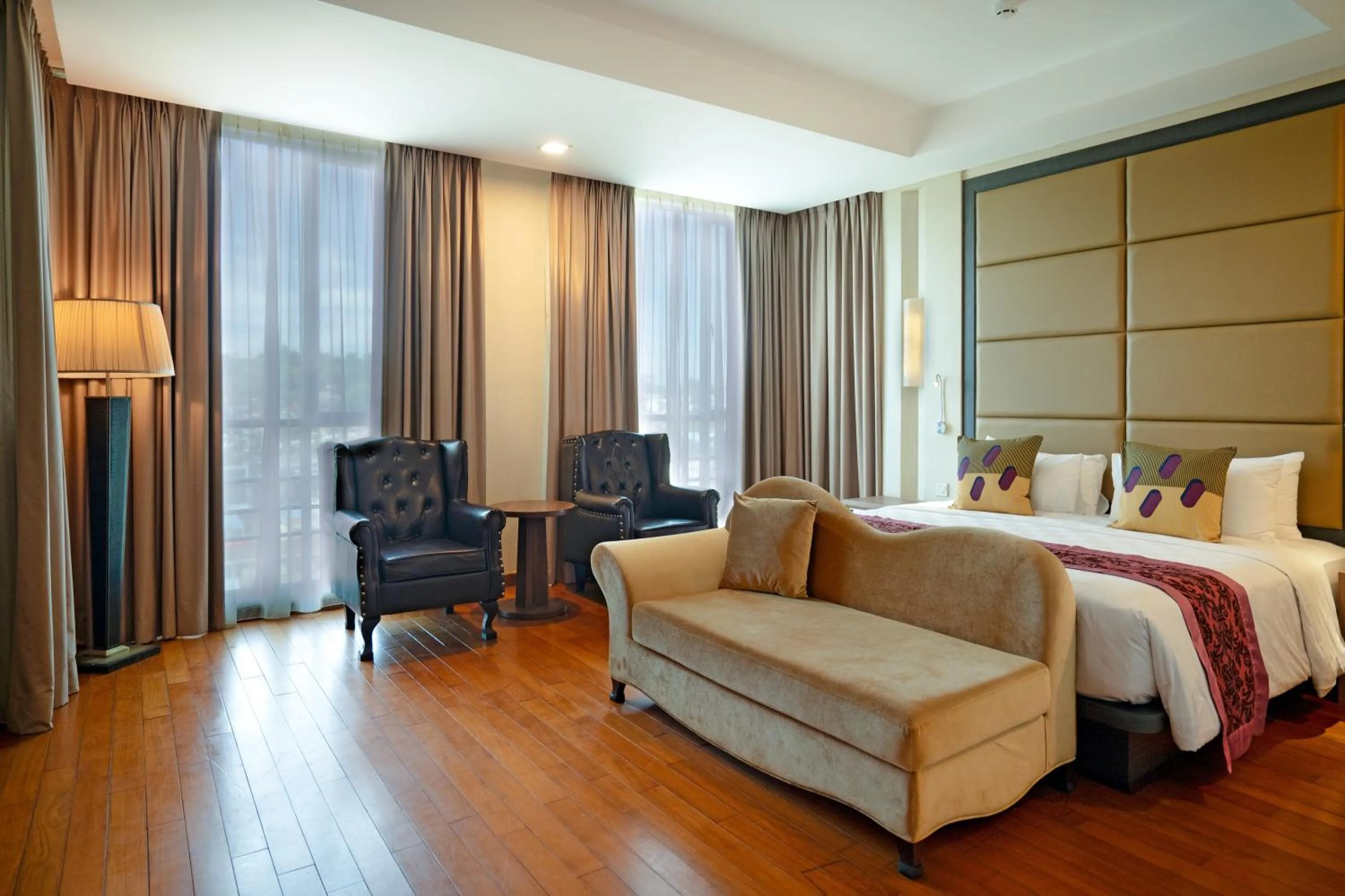 Bedroom, Bed in Nagoya Hill Hotel Batam