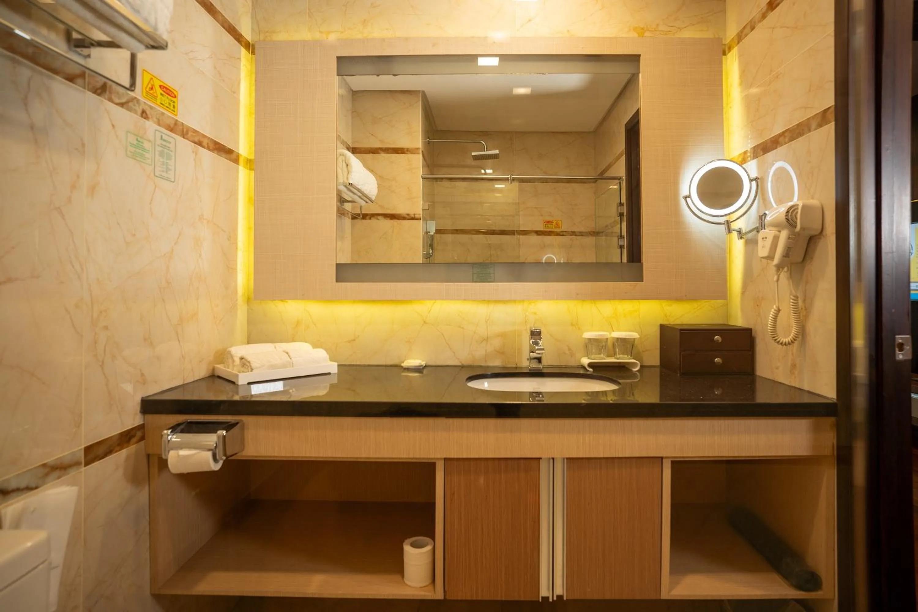 Bathroom in Nagoya Hill Hotel Batam