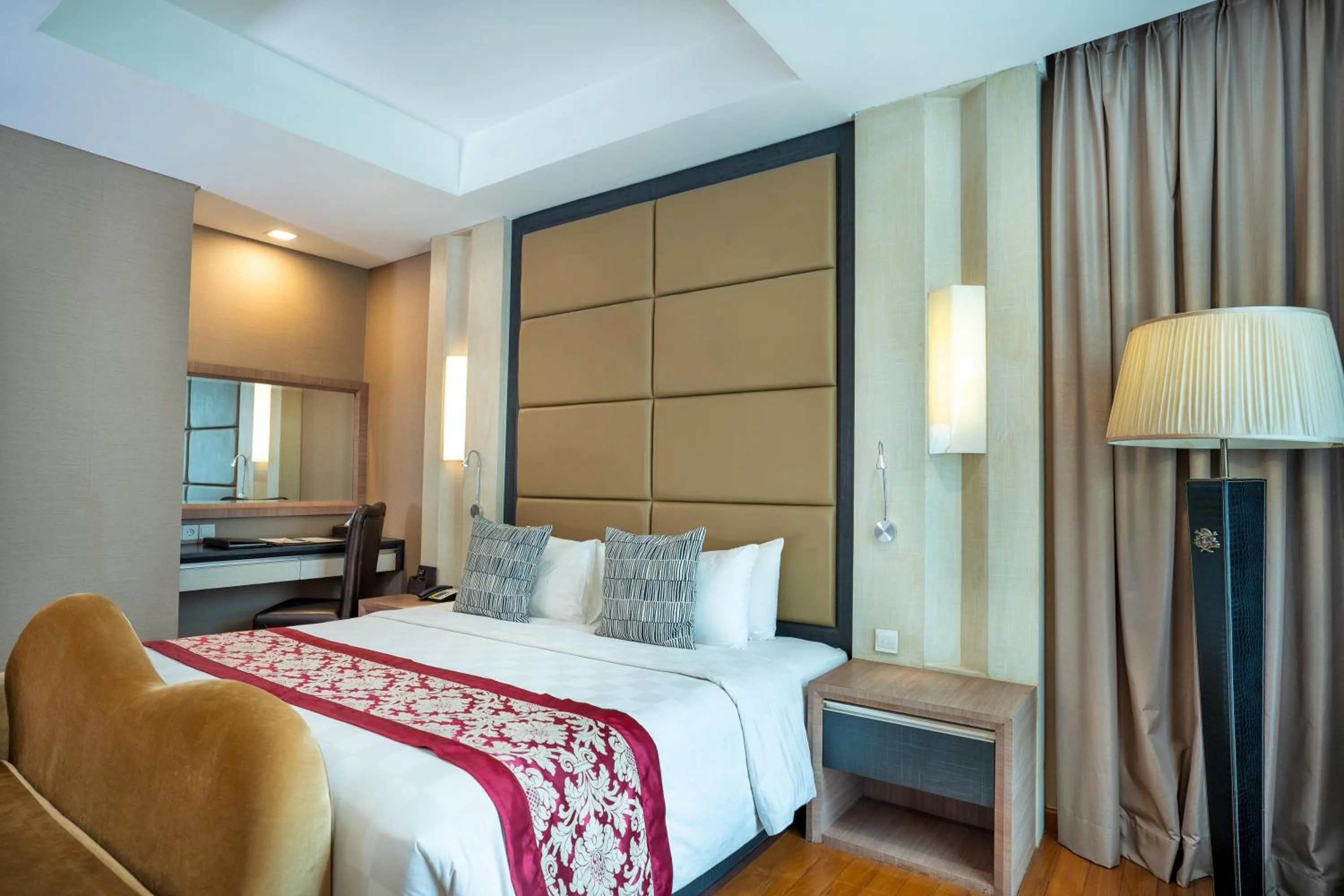 Bedroom, Bed in Nagoya Hill Hotel Batam