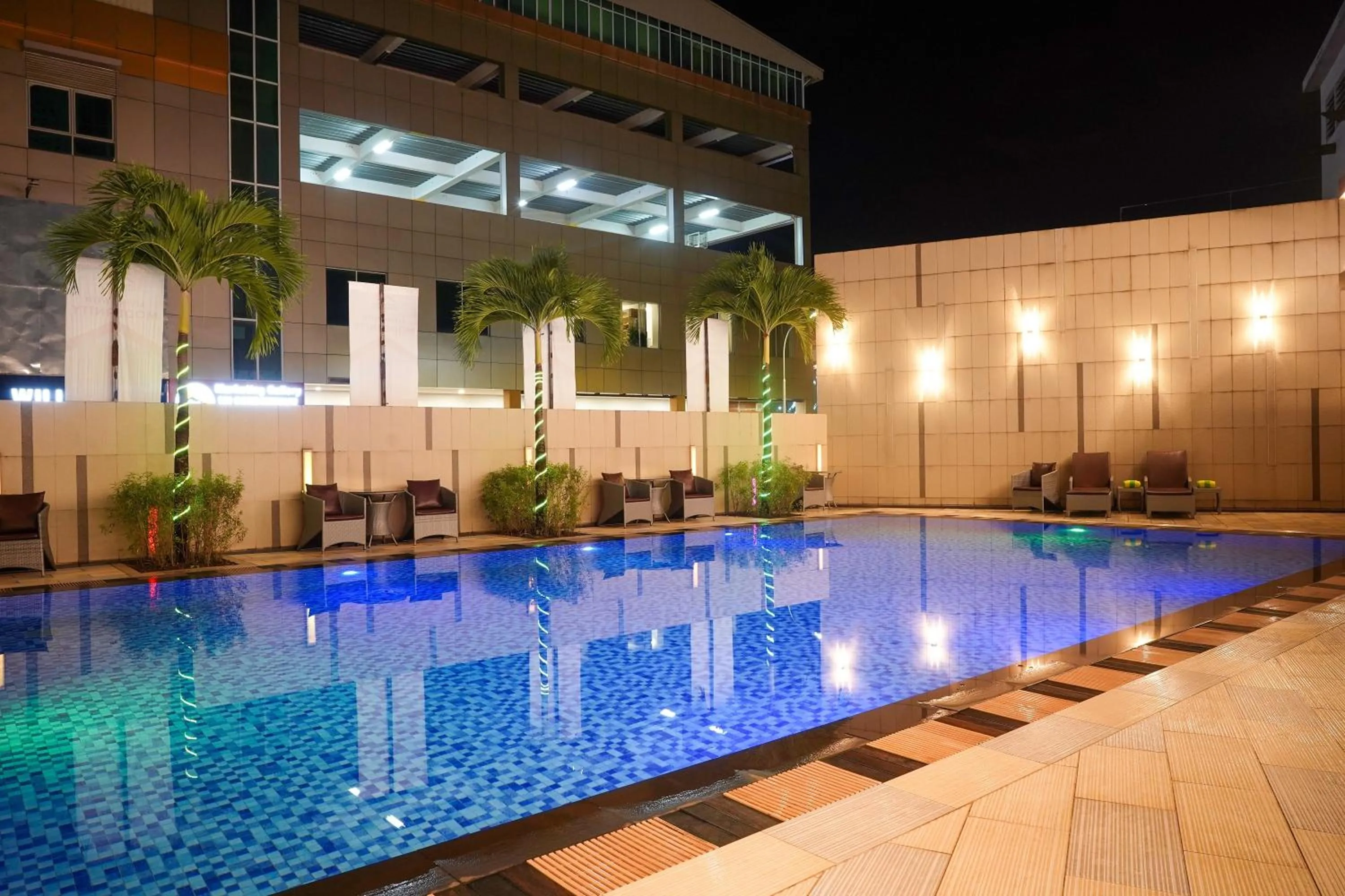 Swimming pool in Nagoya Hill Hotel Batam