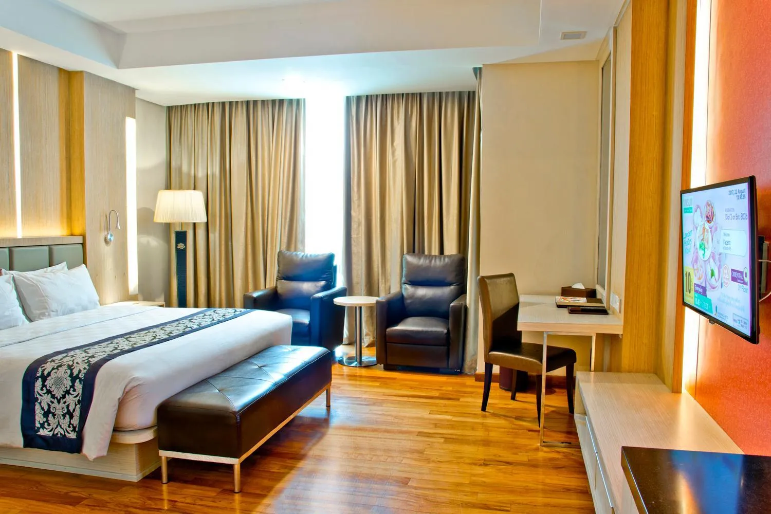 Bedroom, Bed in Nagoya Hill Hotel Batam