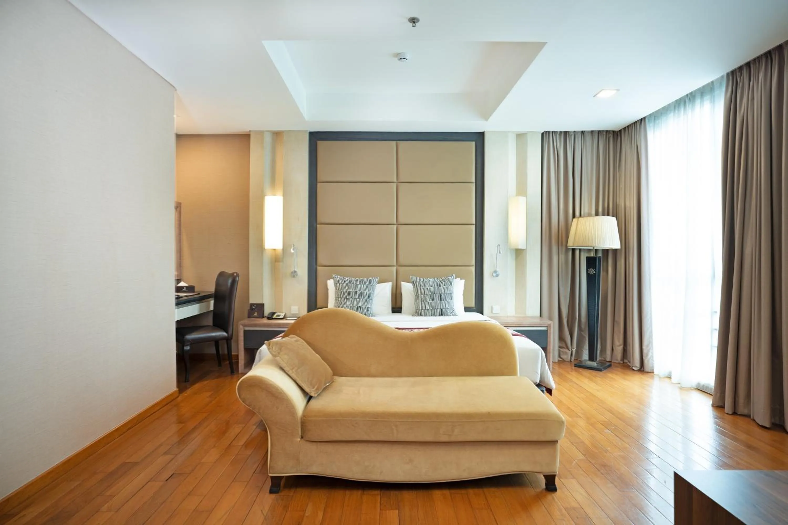 Bedroom, Bed in Nagoya Hill Hotel Batam