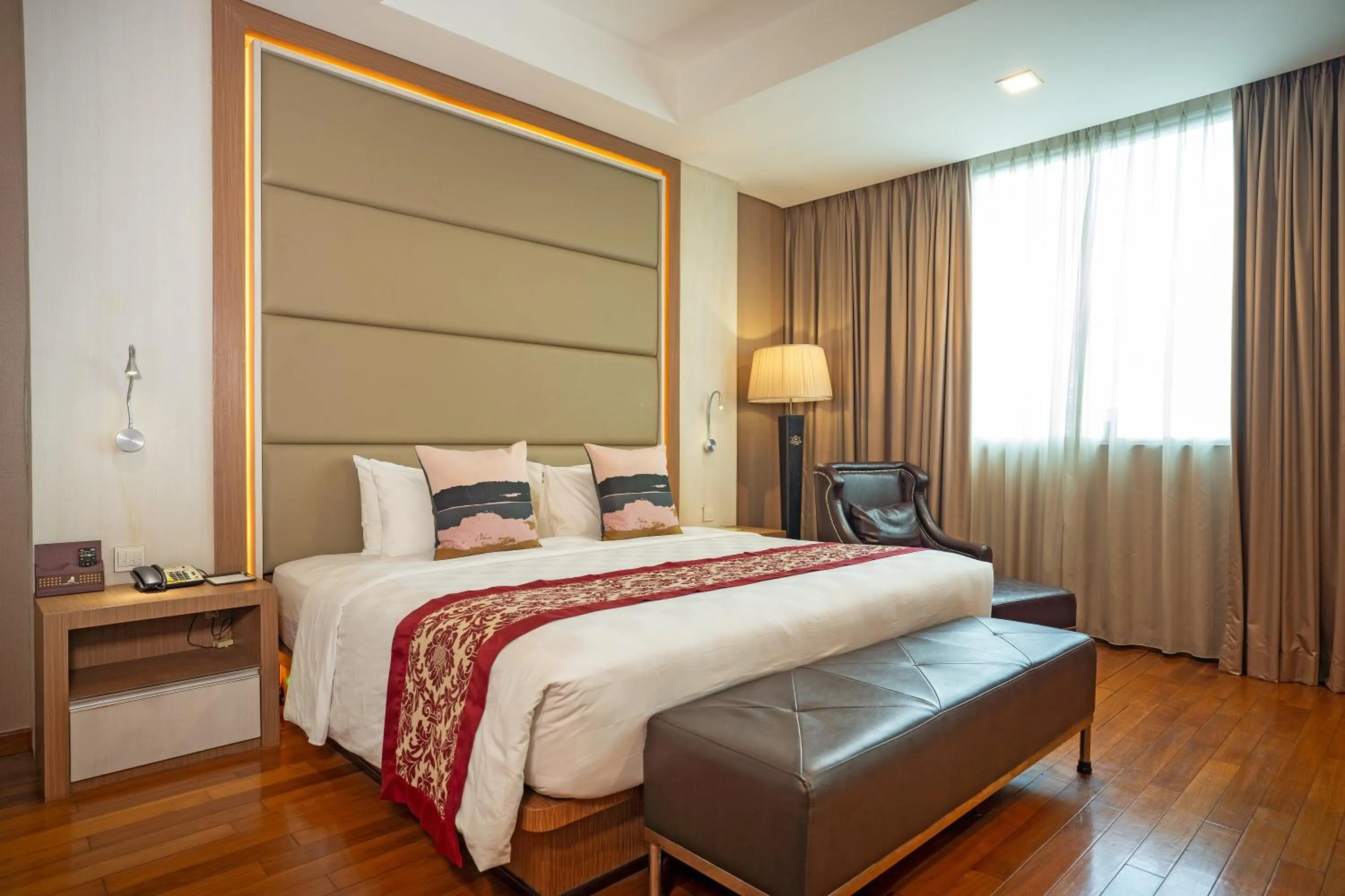 Bedroom, Bed in Nagoya Hill Hotel Batam