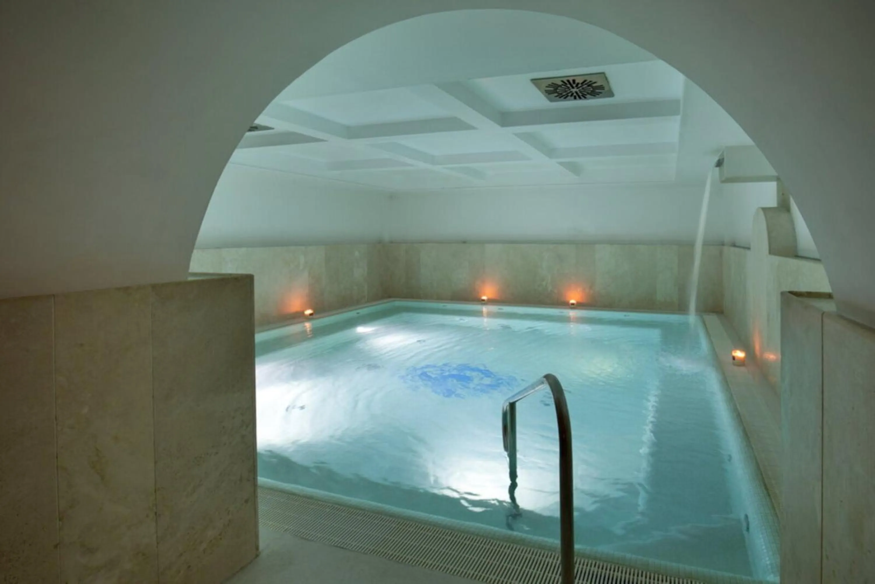 Hot Tub in Rose Garden Palace Roma by OMNIA hotels