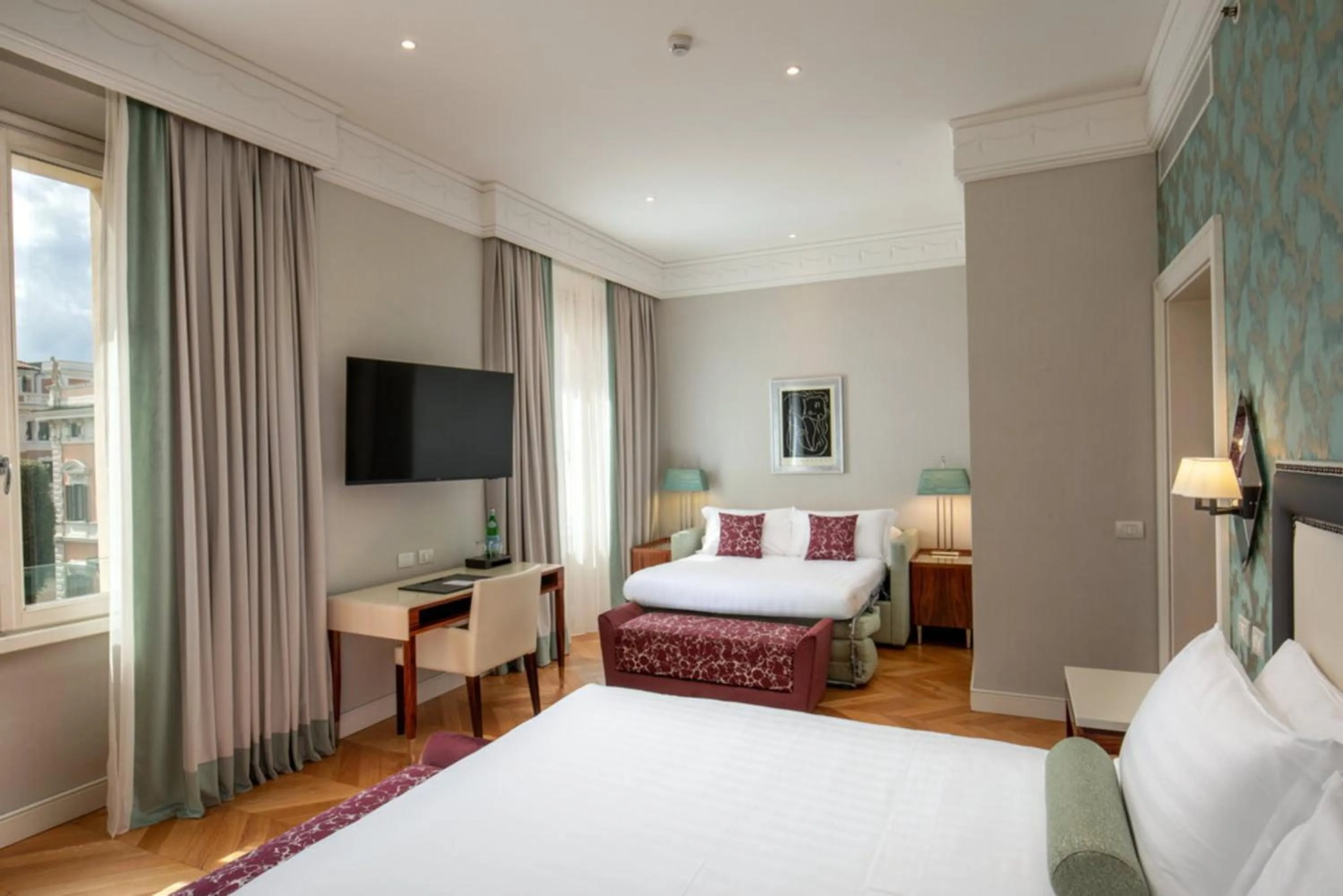 Bed in Rose Garden Palace Roma by OMNIA hotels