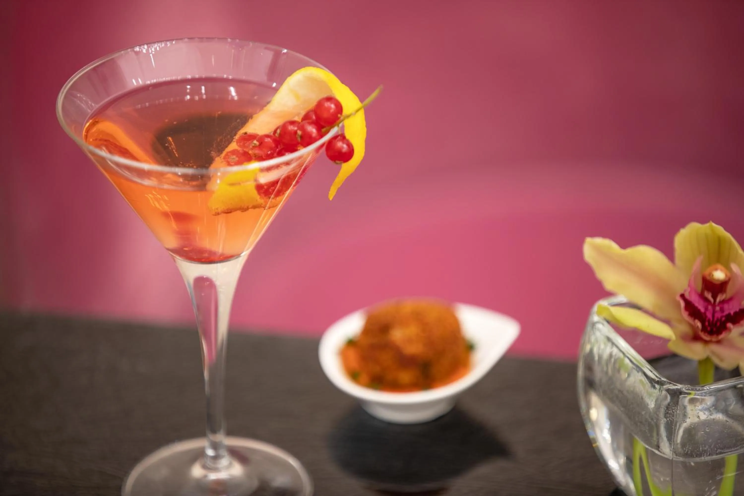 Lounge or bar in Rose Garden Palace Roma by OMNIA hotels