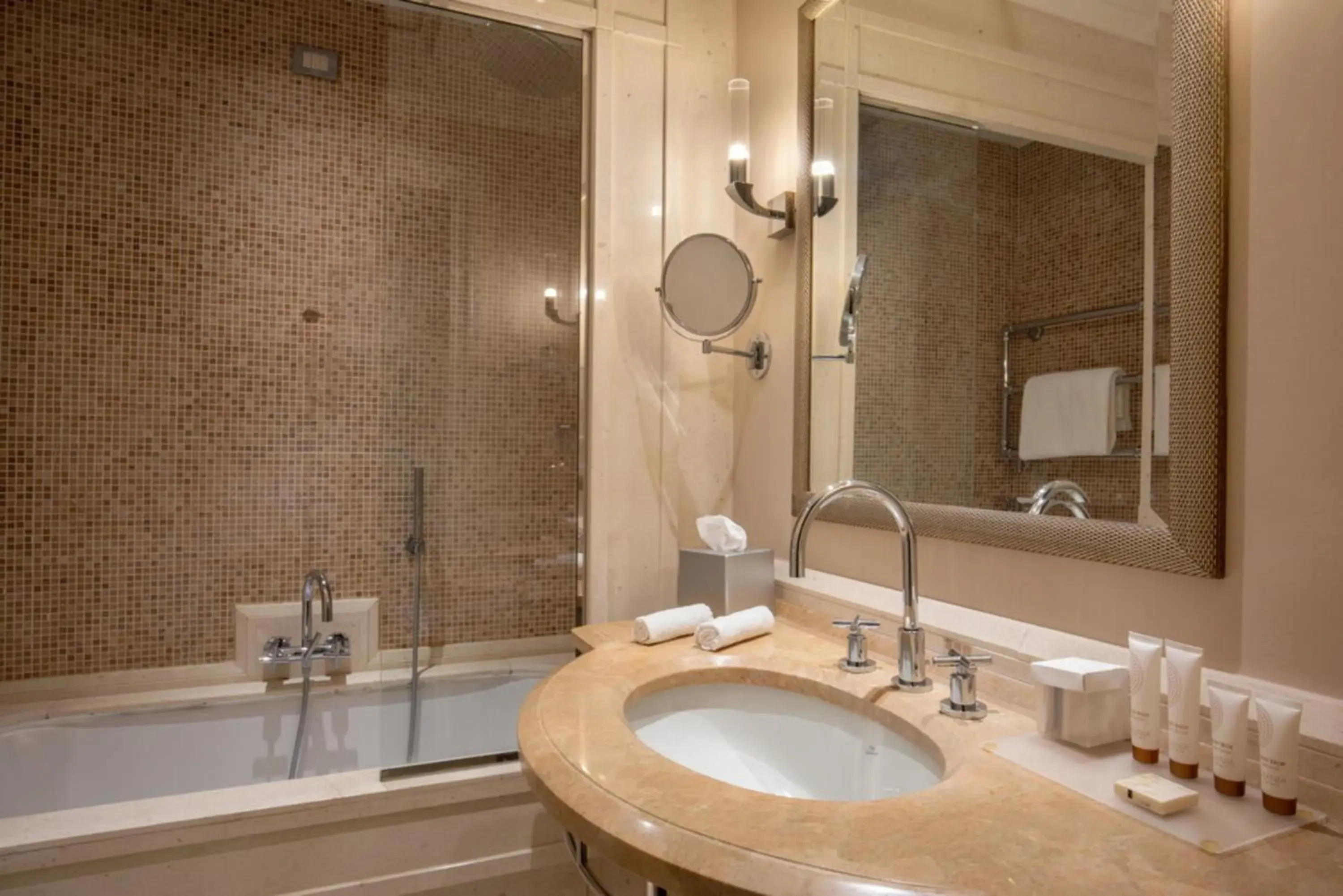 Superior Double Room in Rose Garden Palace Roma by OMNIA hotels Superior Double Room in Rose Garden Palace Roma by OMNIA hotels